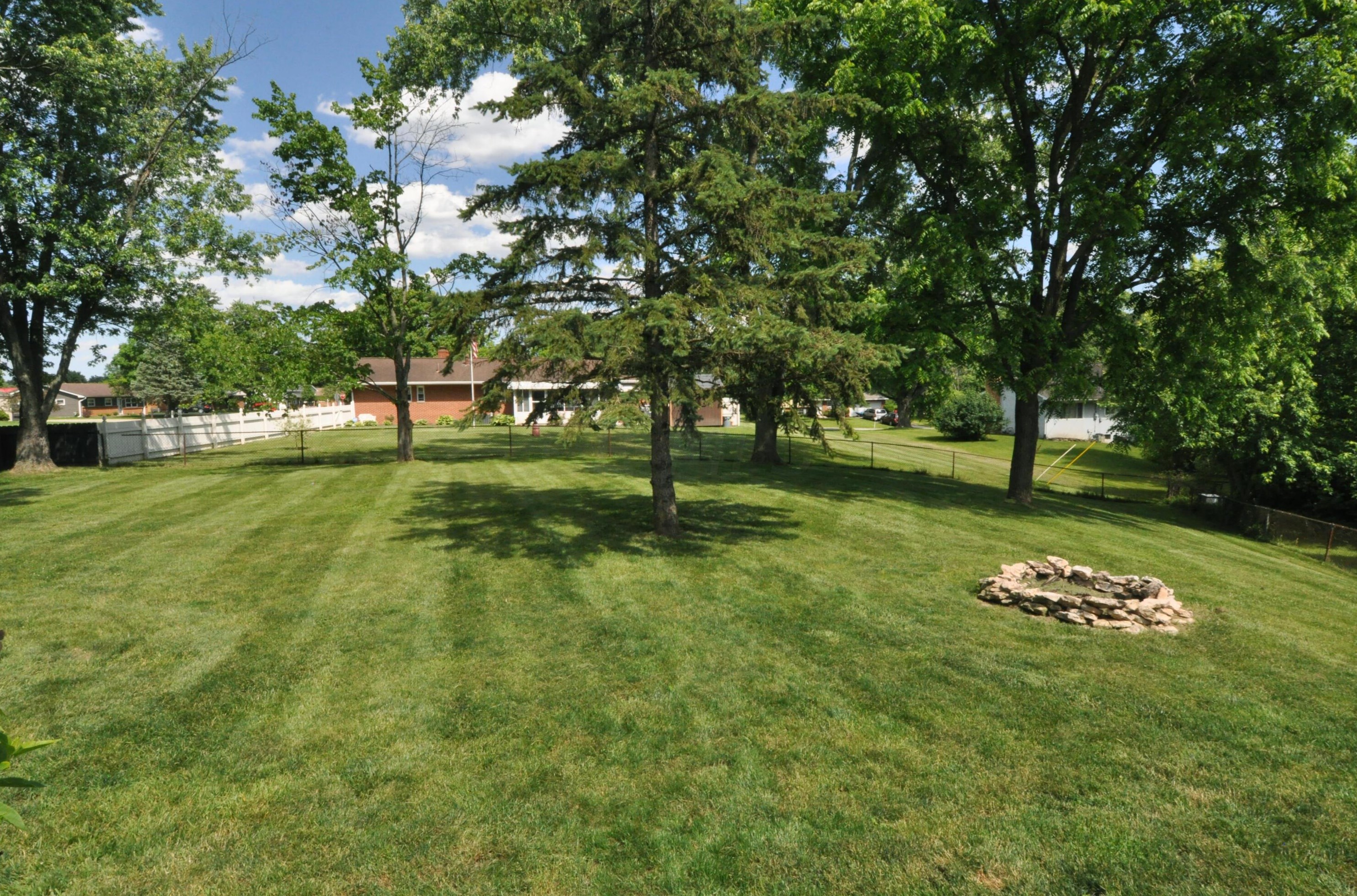 1470 Demorest Rd, Columbus OH 43204-1241 exterior