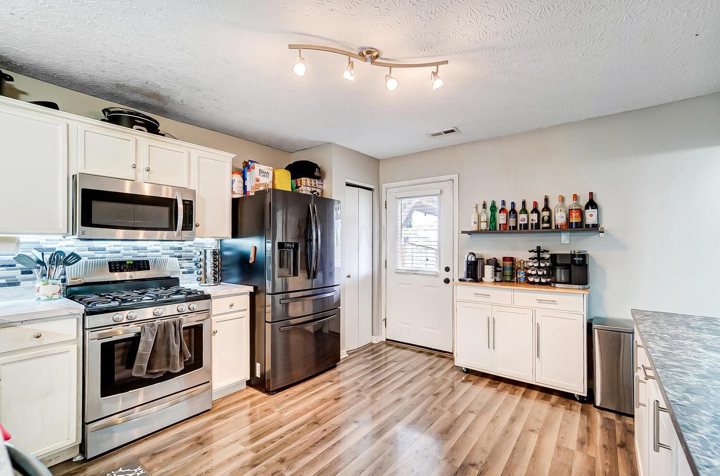 4671 Galecrest Dr, Columbus OH 43207-8761 exterior