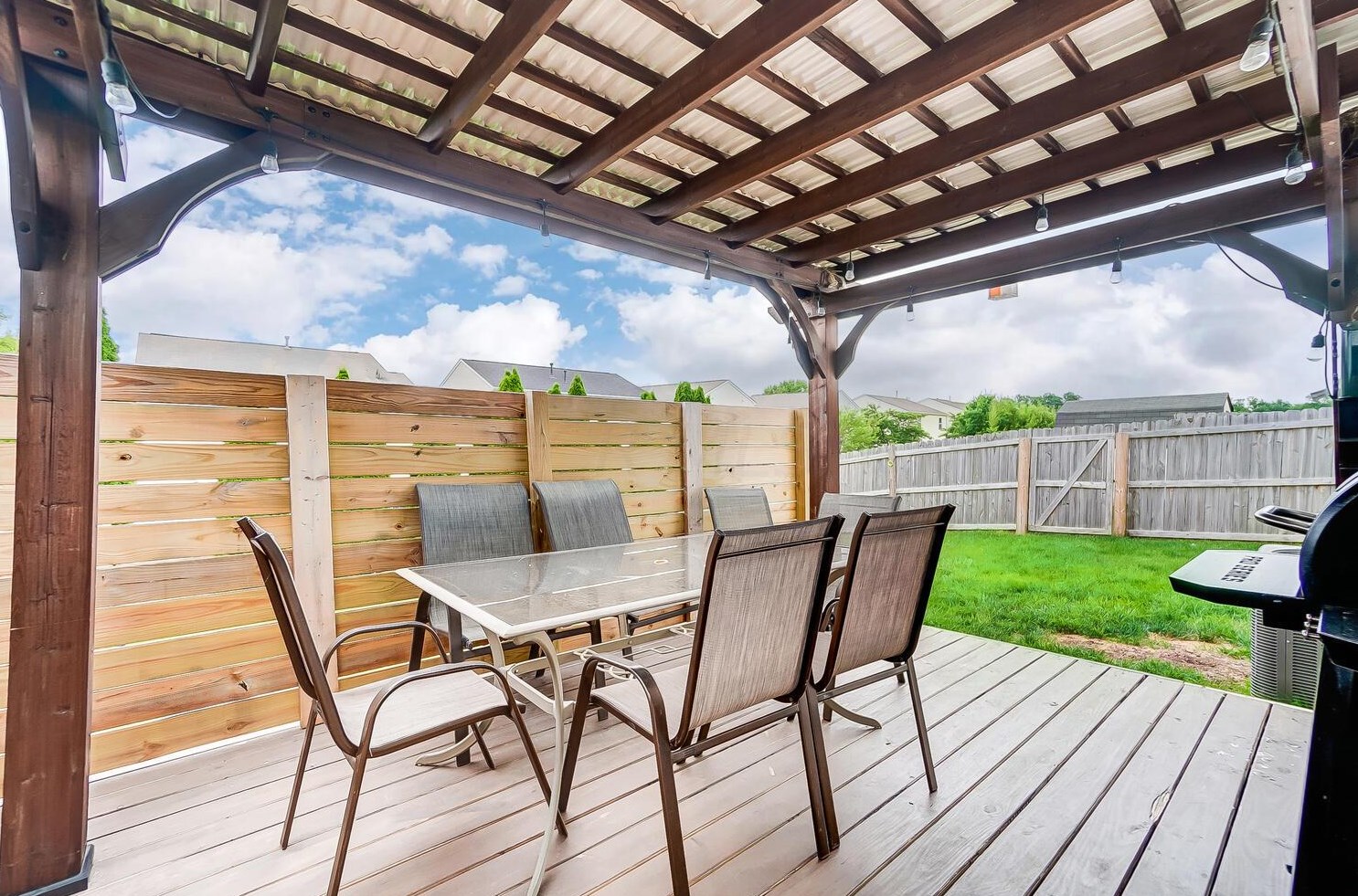 4671 Galecrest Dr, Columbus OH 43207-8761 exterior