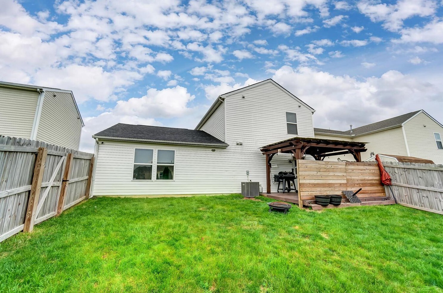 4671 Galecrest Dr, Columbus OH 43207-8761 exterior