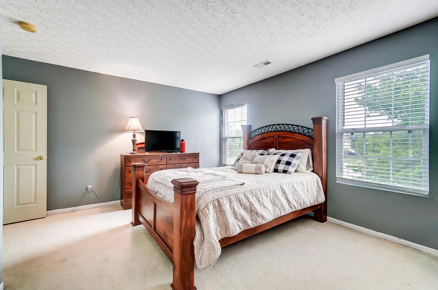 4671 Galecrest Dr, Columbus OH 43207-8761 exterior