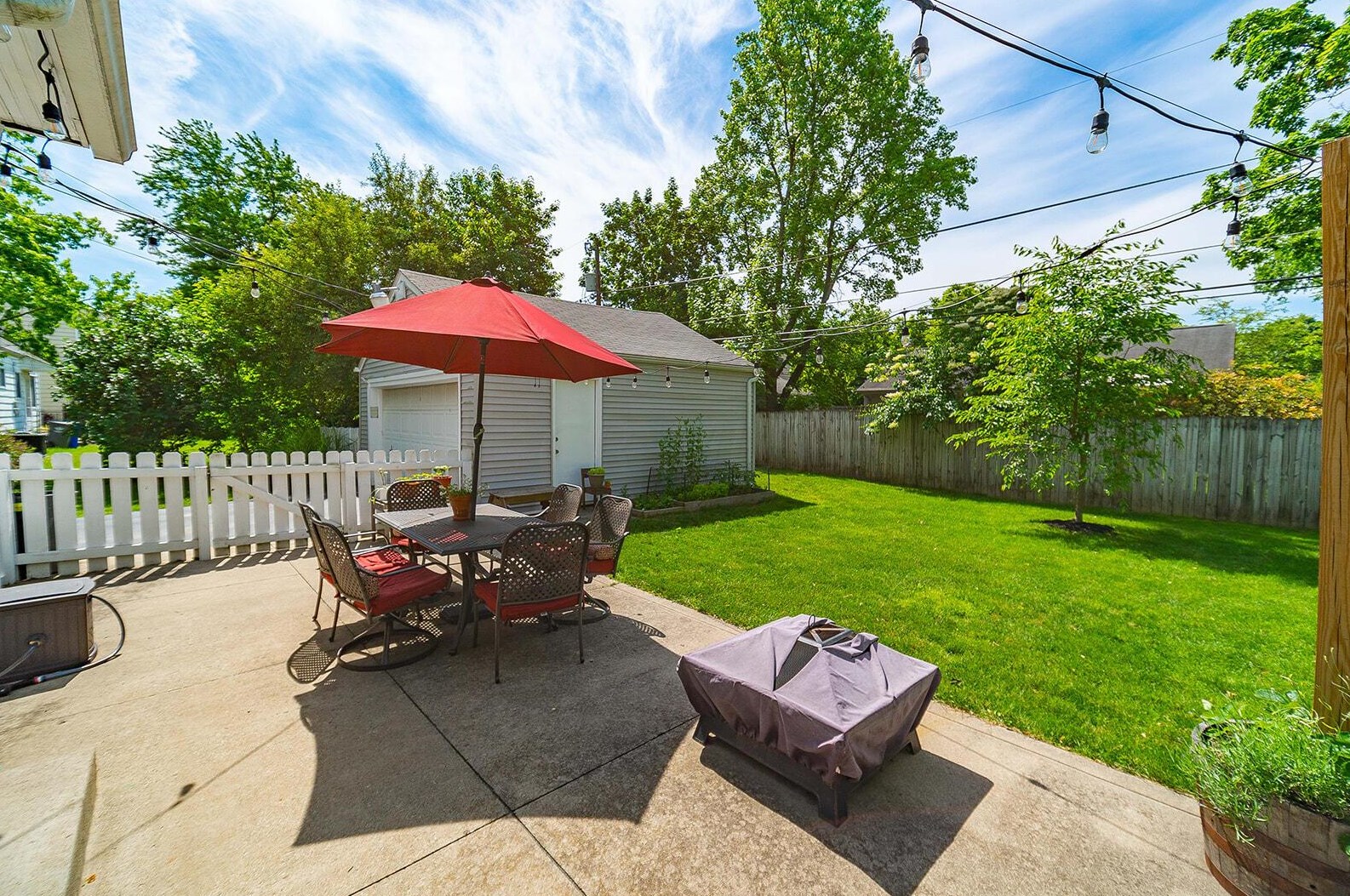 1933 Zollinger Rd, Columbus OH 43221-1953 exterior