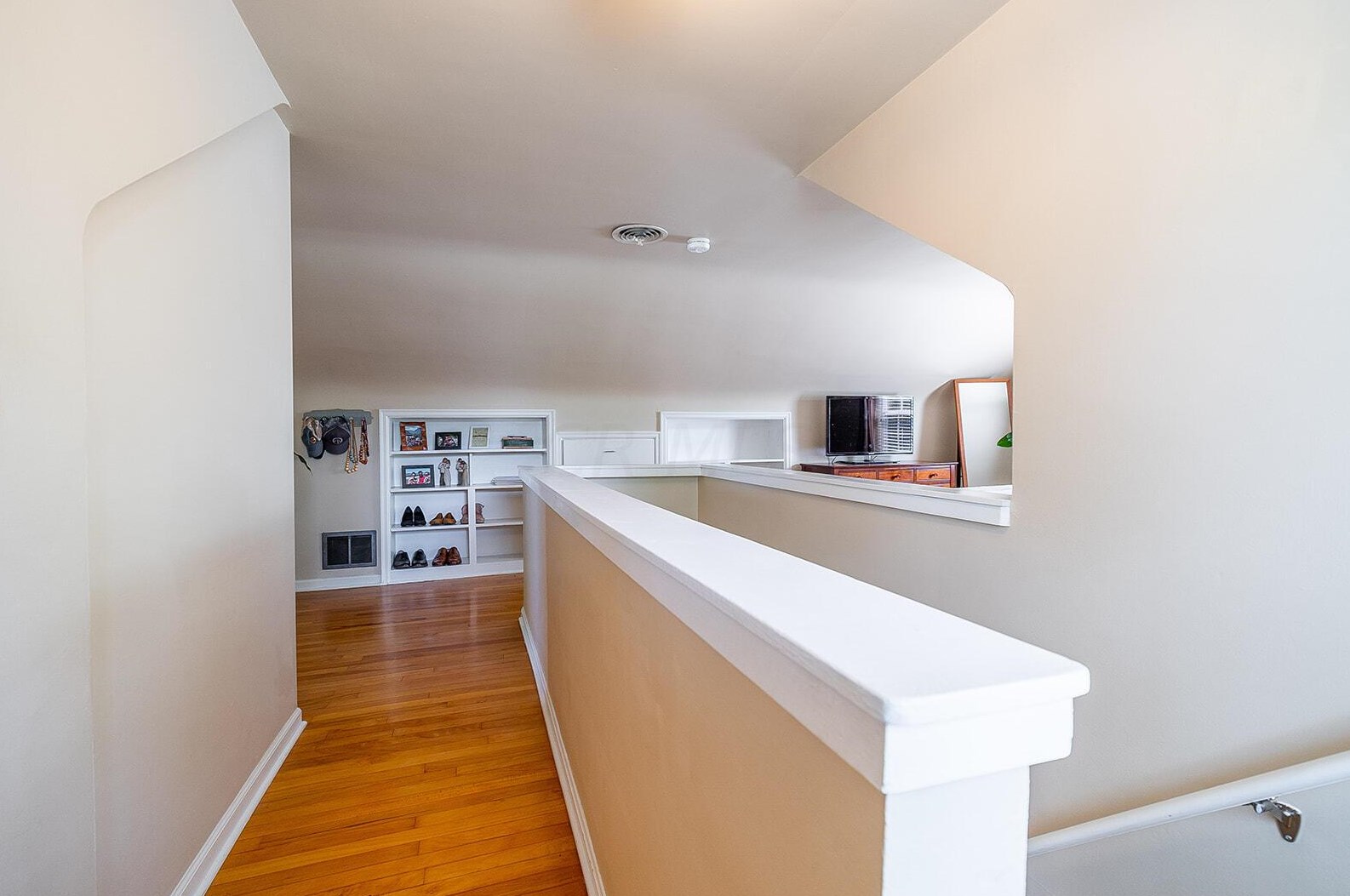 1933 Zollinger Rd, Columbus OH 43221-1953 exterior