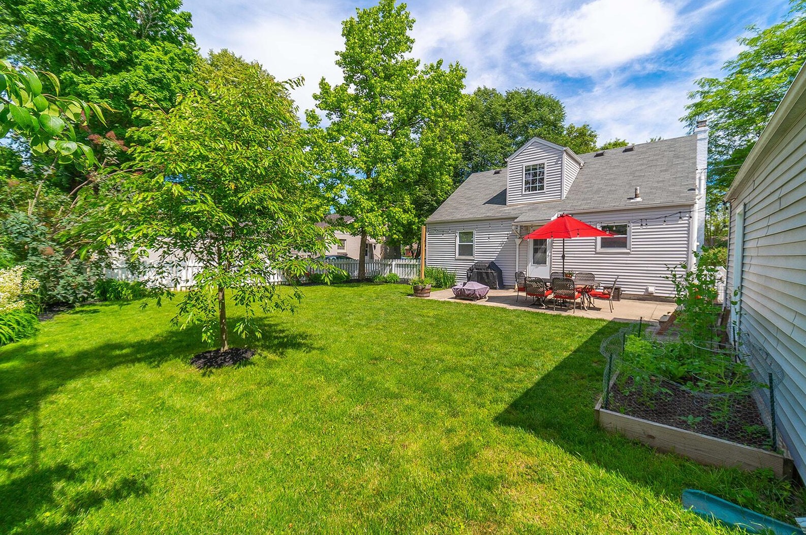 1933 Zollinger Rd, Columbus OH 43221-1953 exterior