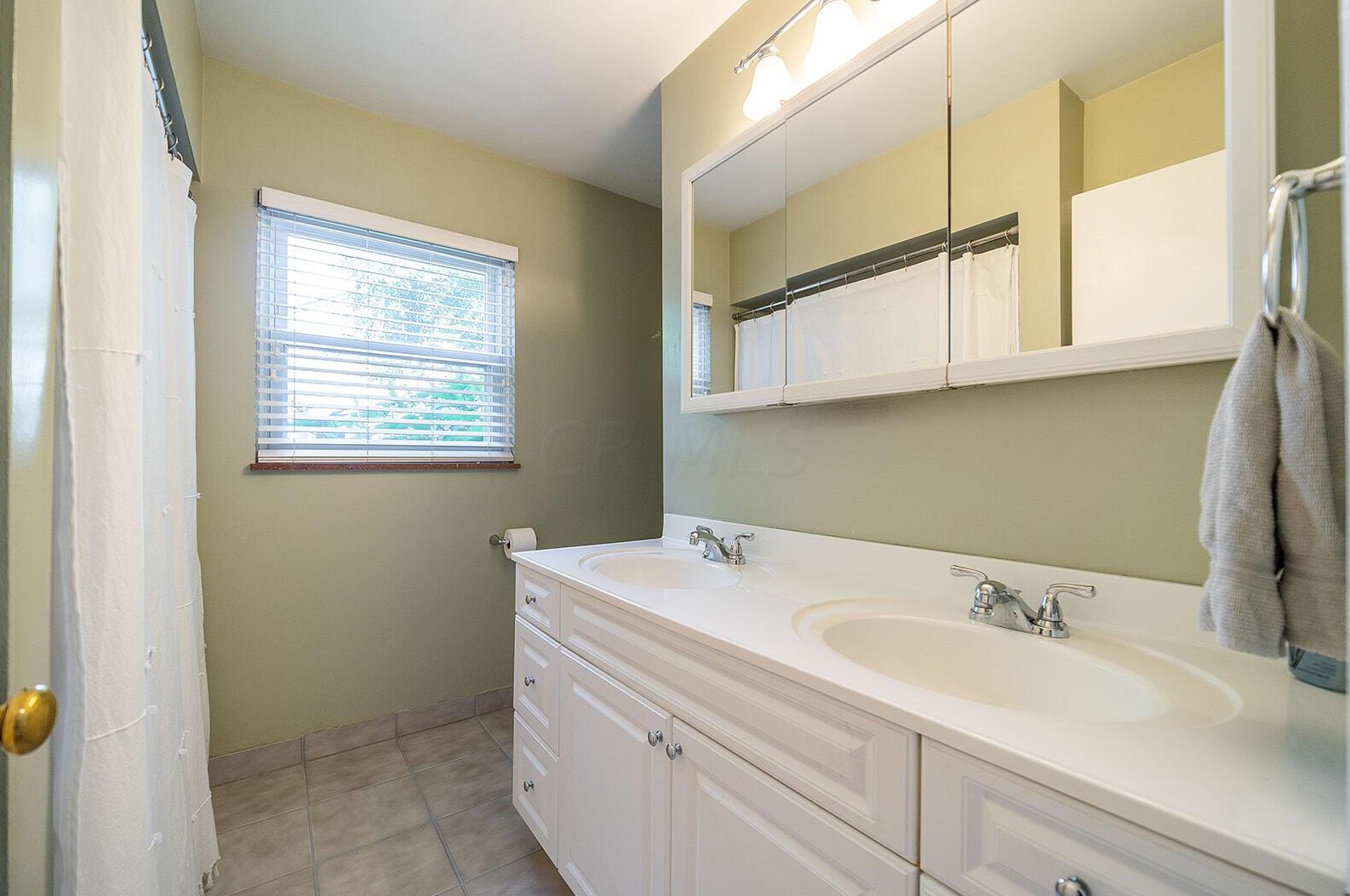 1933 Zollinger Rd, Columbus OH 43221-1953 exterior