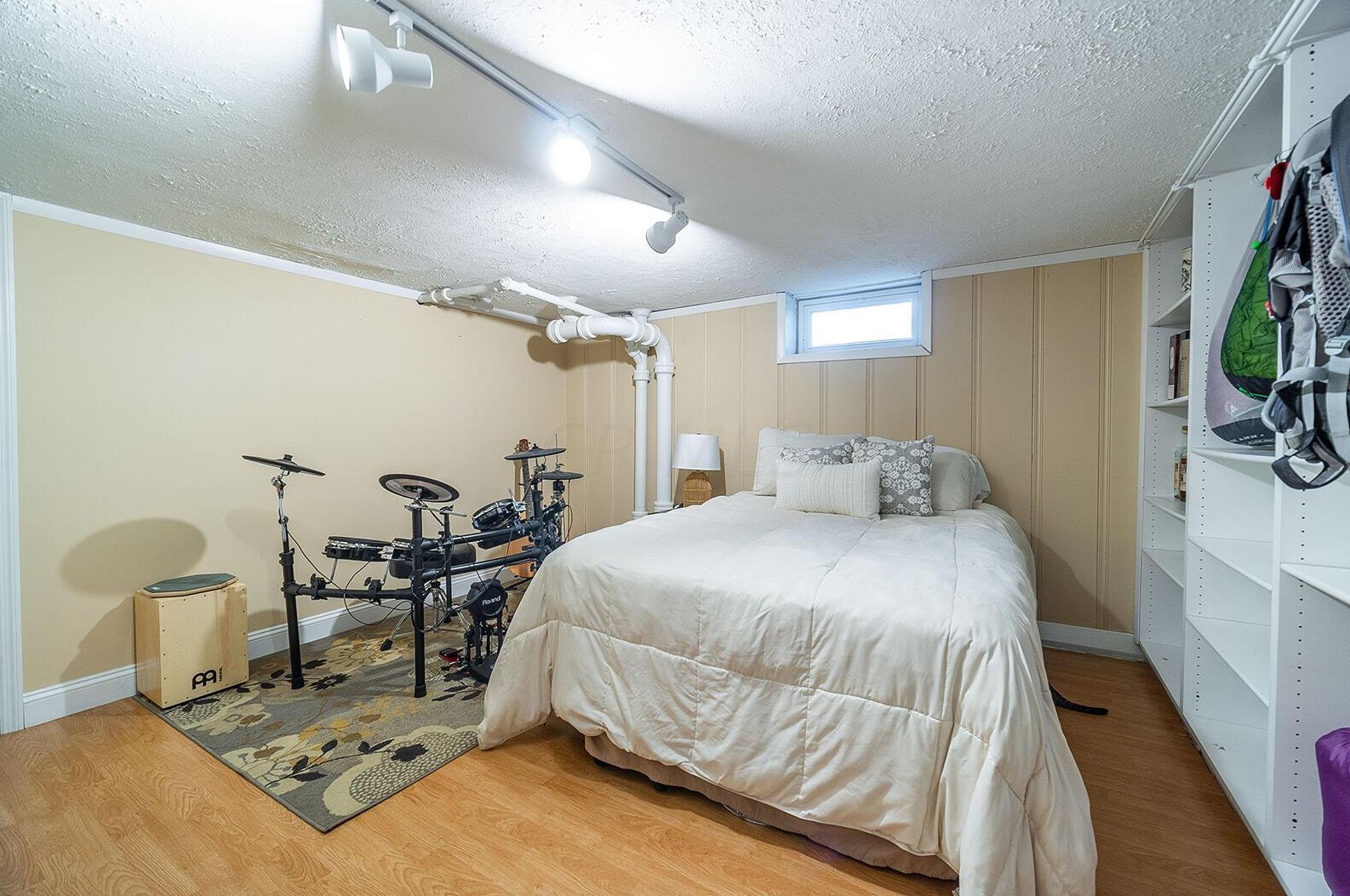 1933 Zollinger Rd, Columbus OH 43221-1953 exterior