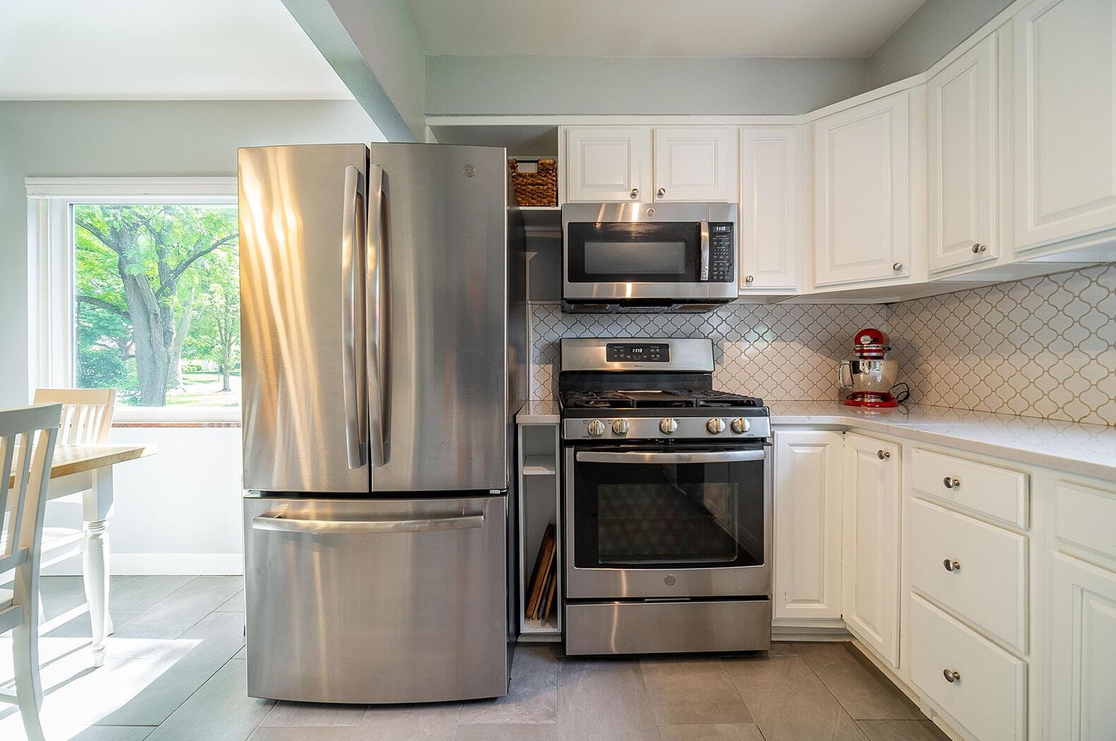 1933 Zollinger Rd, Columbus OH 43221-1953 exterior