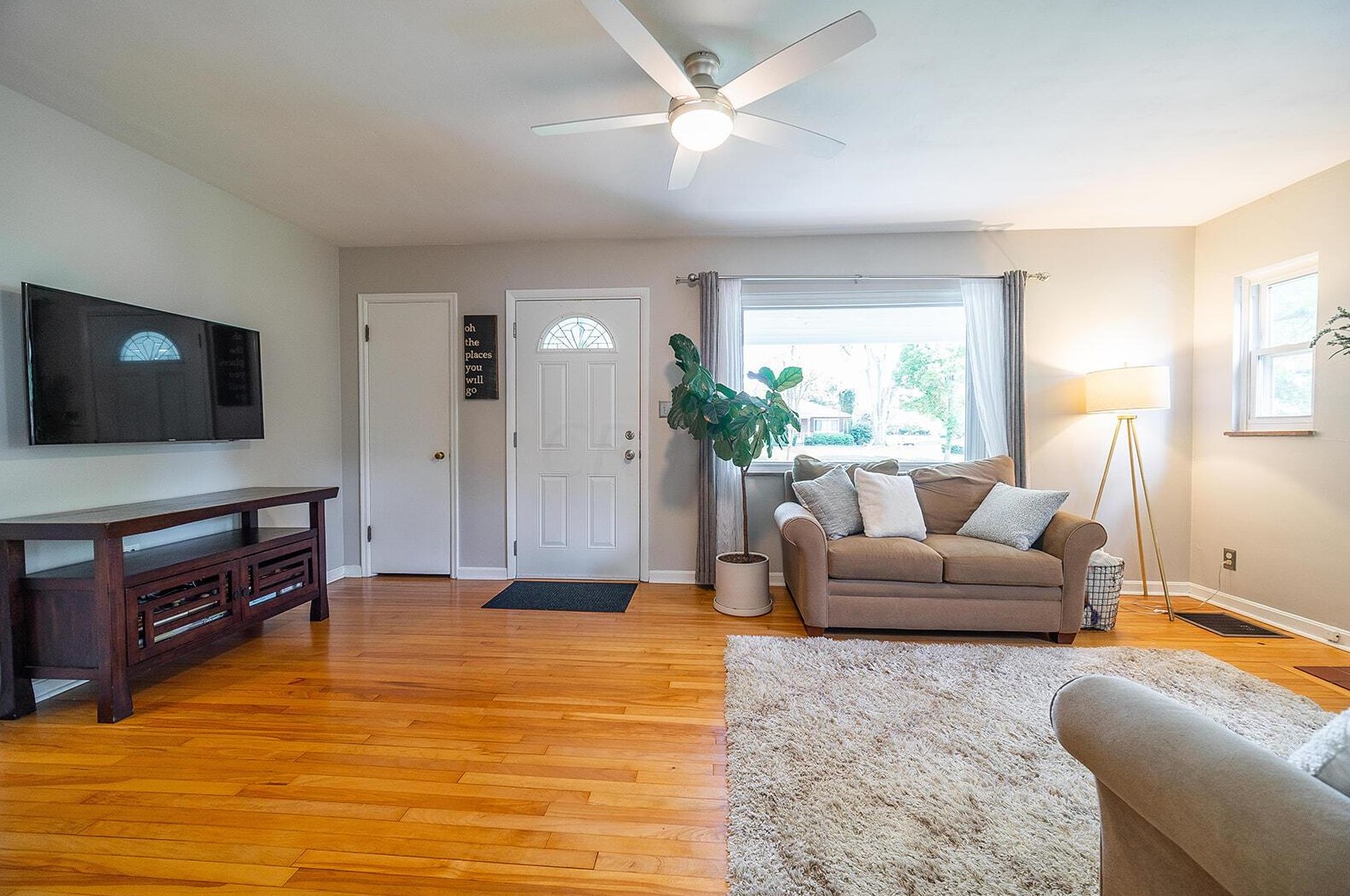 1933 Zollinger Rd, Columbus OH 43221-1953 exterior