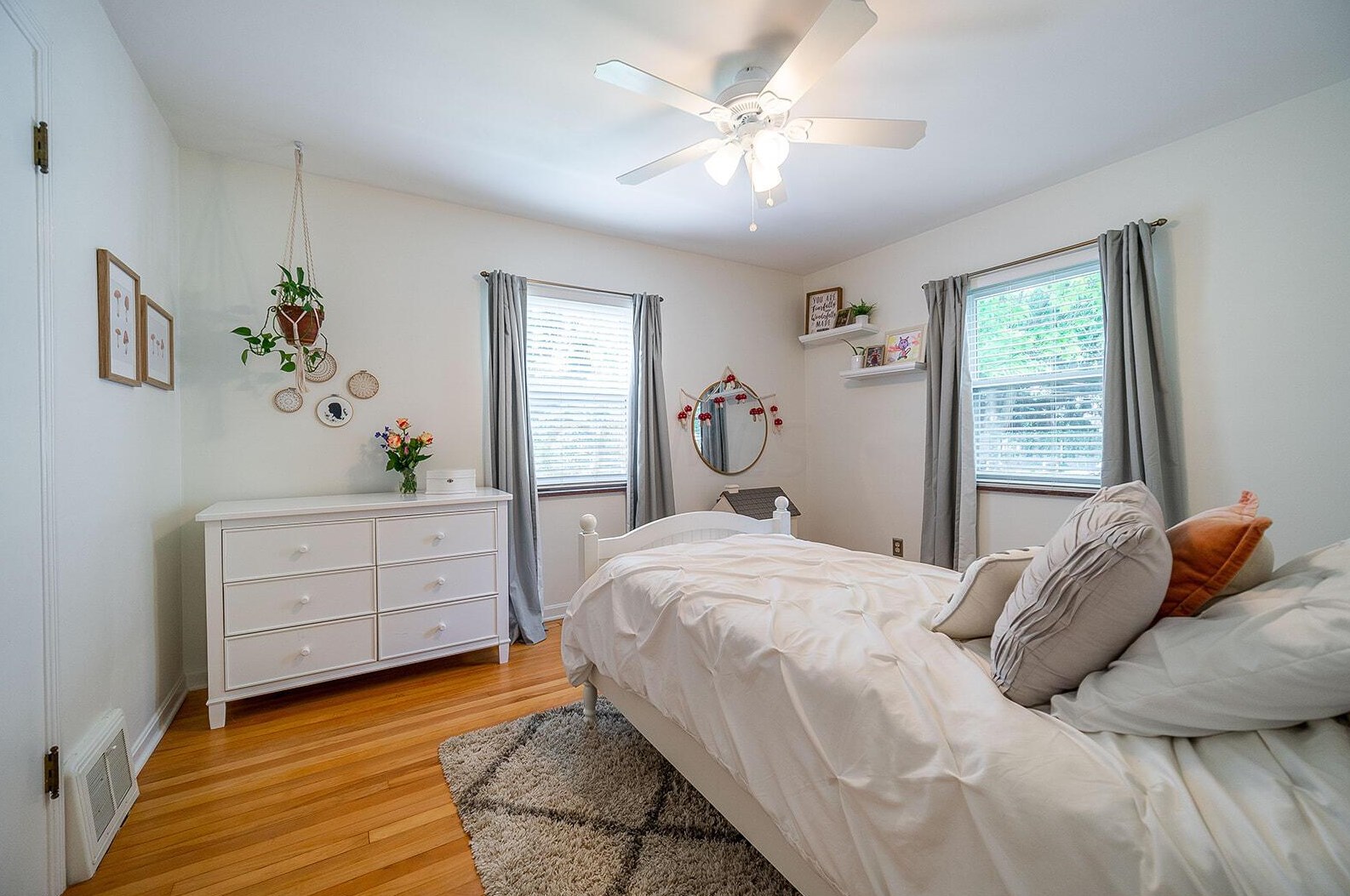 1933 Zollinger Rd, Columbus OH 43221-1953 exterior