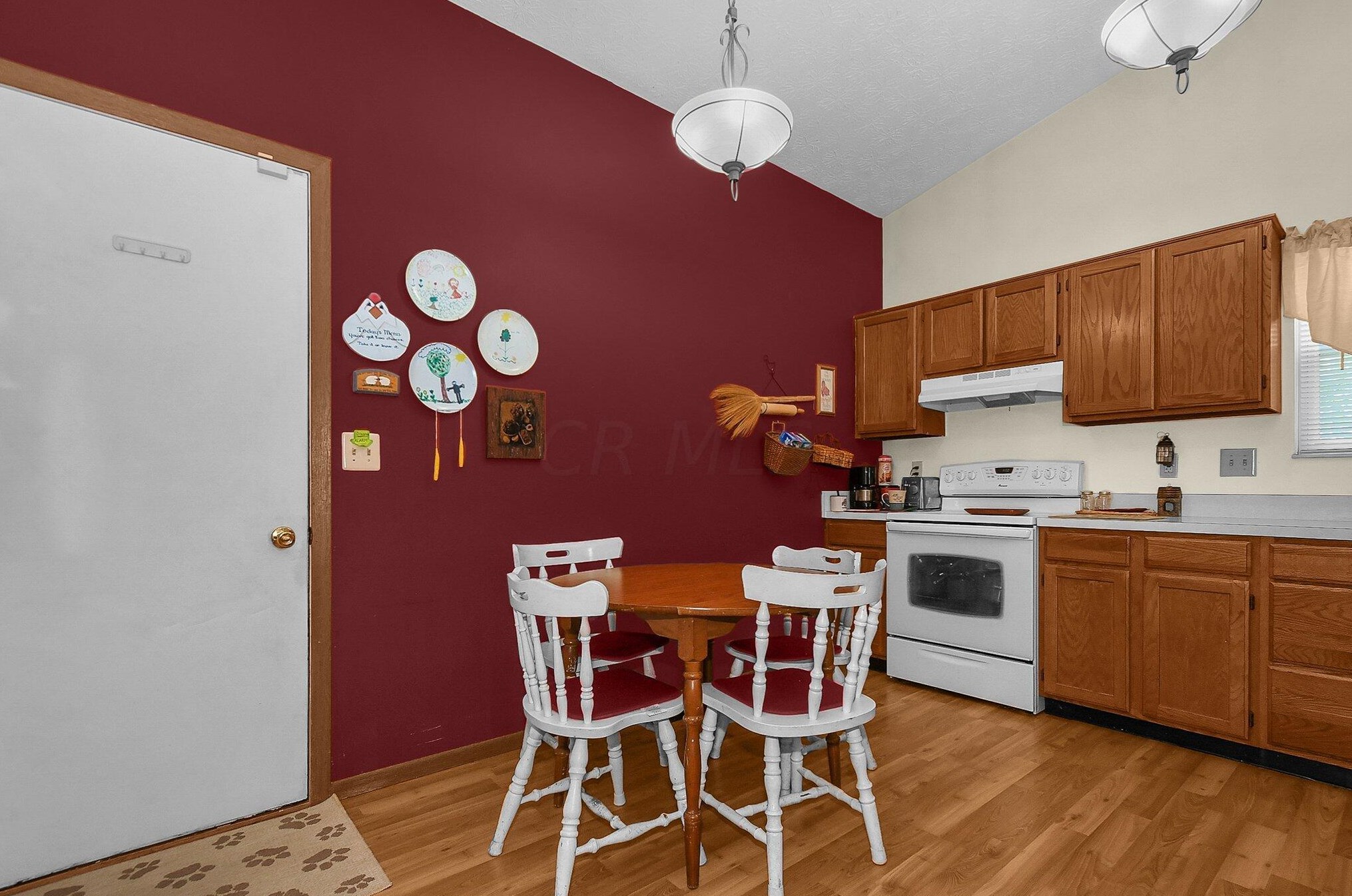 5574 Marita Ln, Columbus OH 43235-7120 exterior