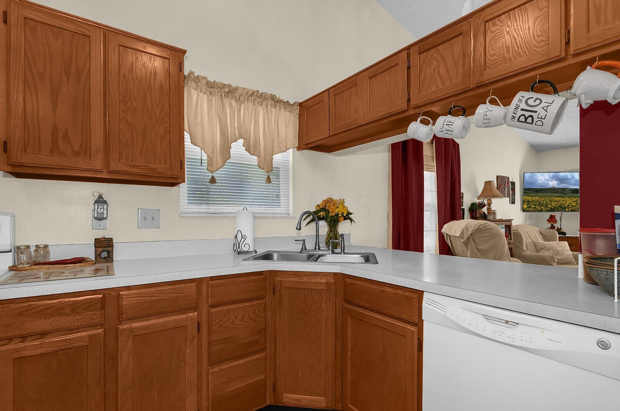 5574 Marita Ln, Columbus OH 43235-7120 exterior