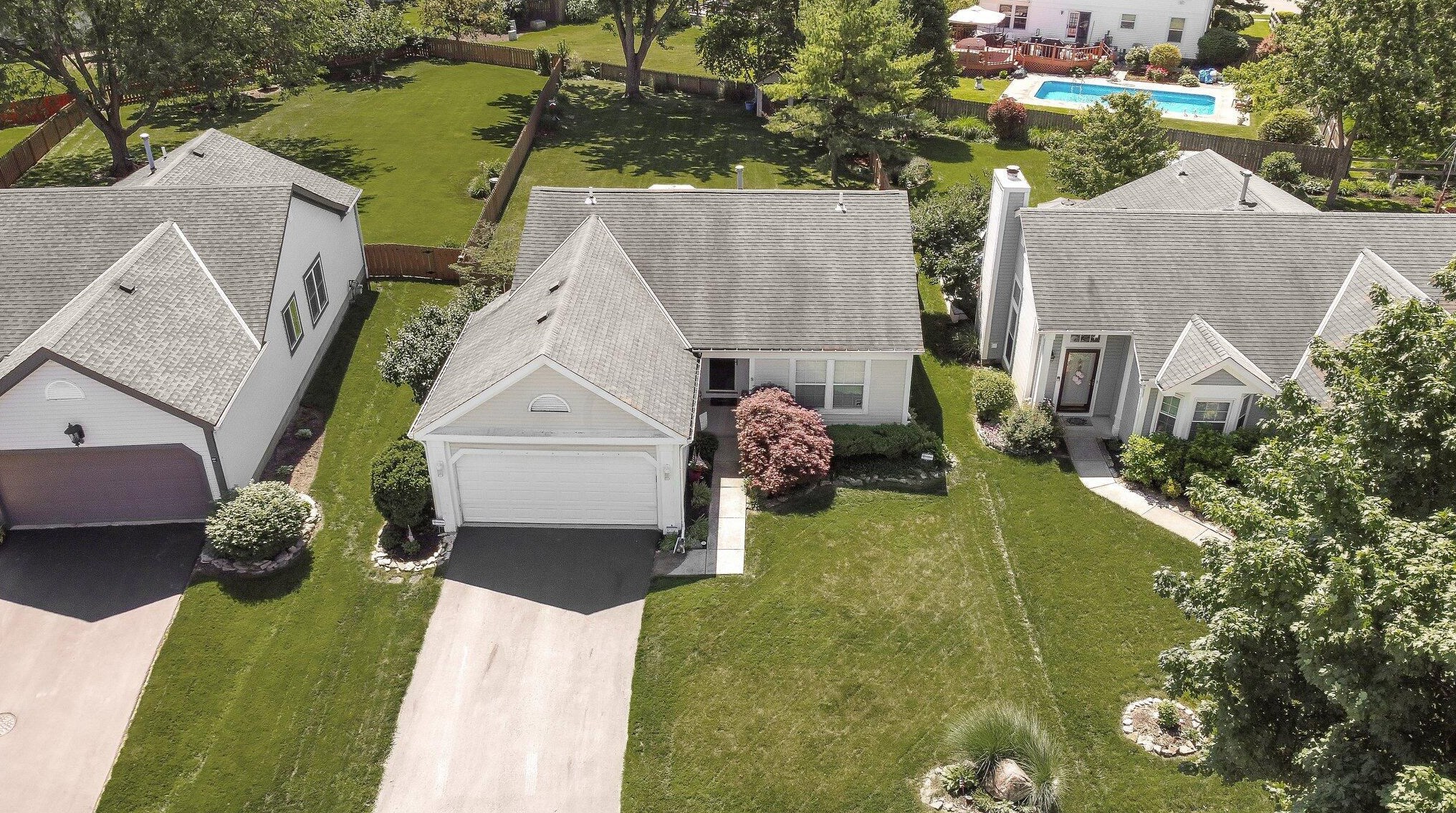 5574 Marita Ln, Columbus OH 43235-7120 exterior