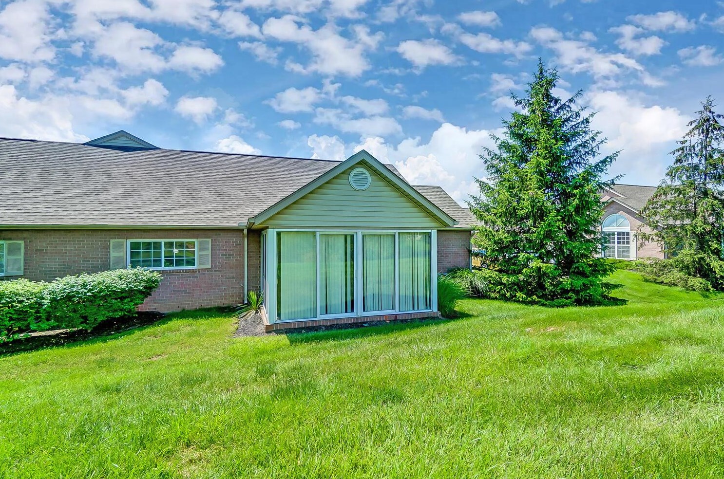 3994 Silvaner Dr, Columbus OH  43230-6418 exterior