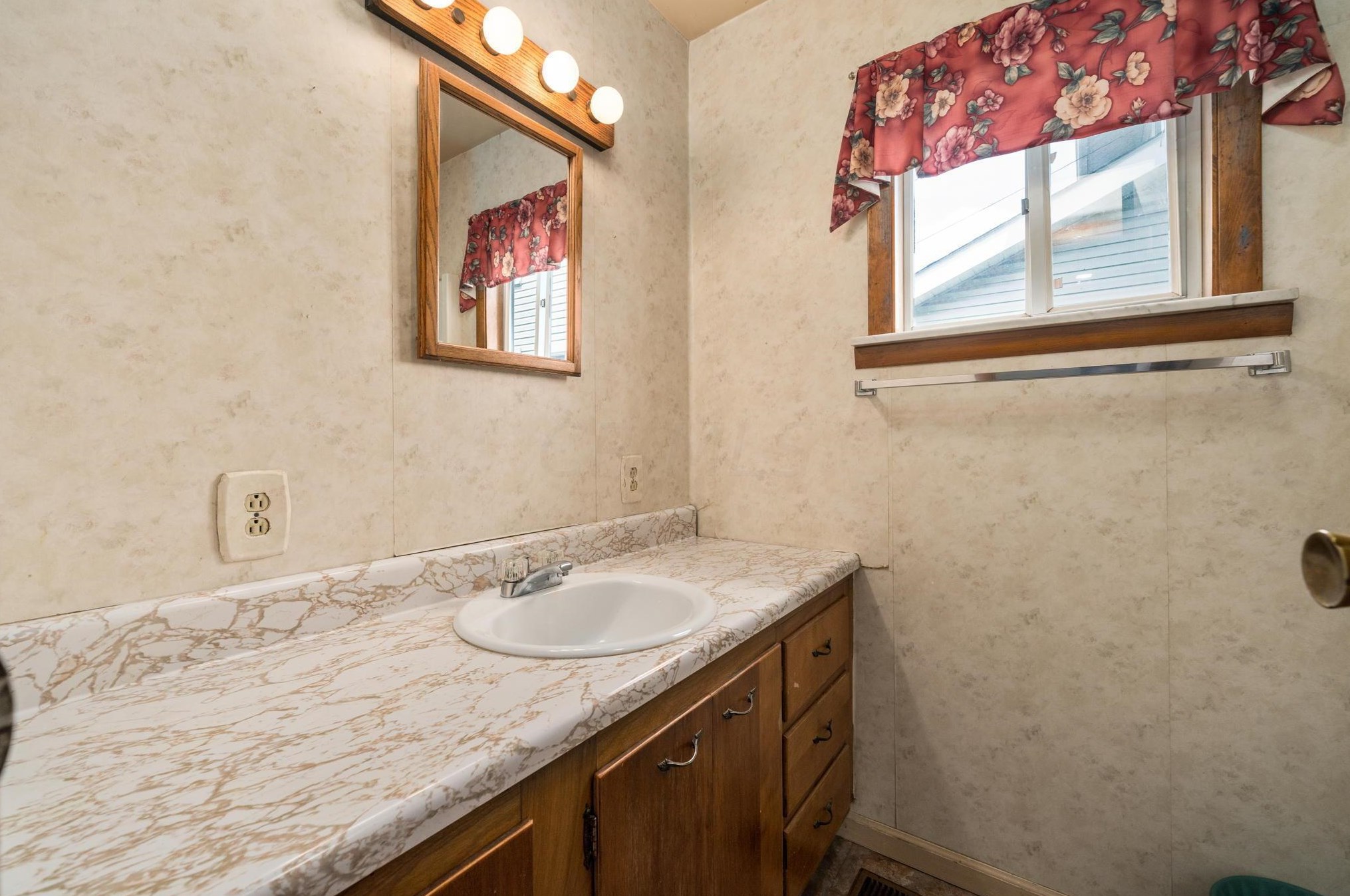 1330 Mulford Rd, Columbus OH 43212-3511 exterior