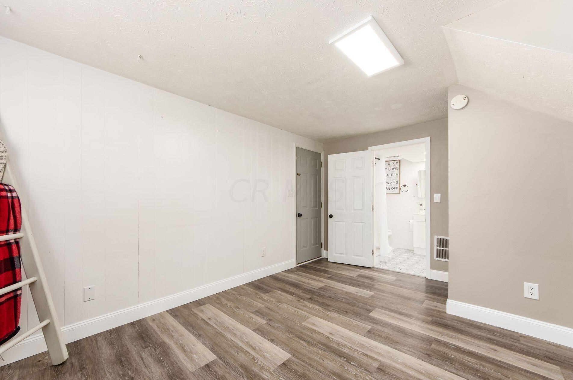 3243 Valleywood Dr, Columbus OH 43223-3539 exterior