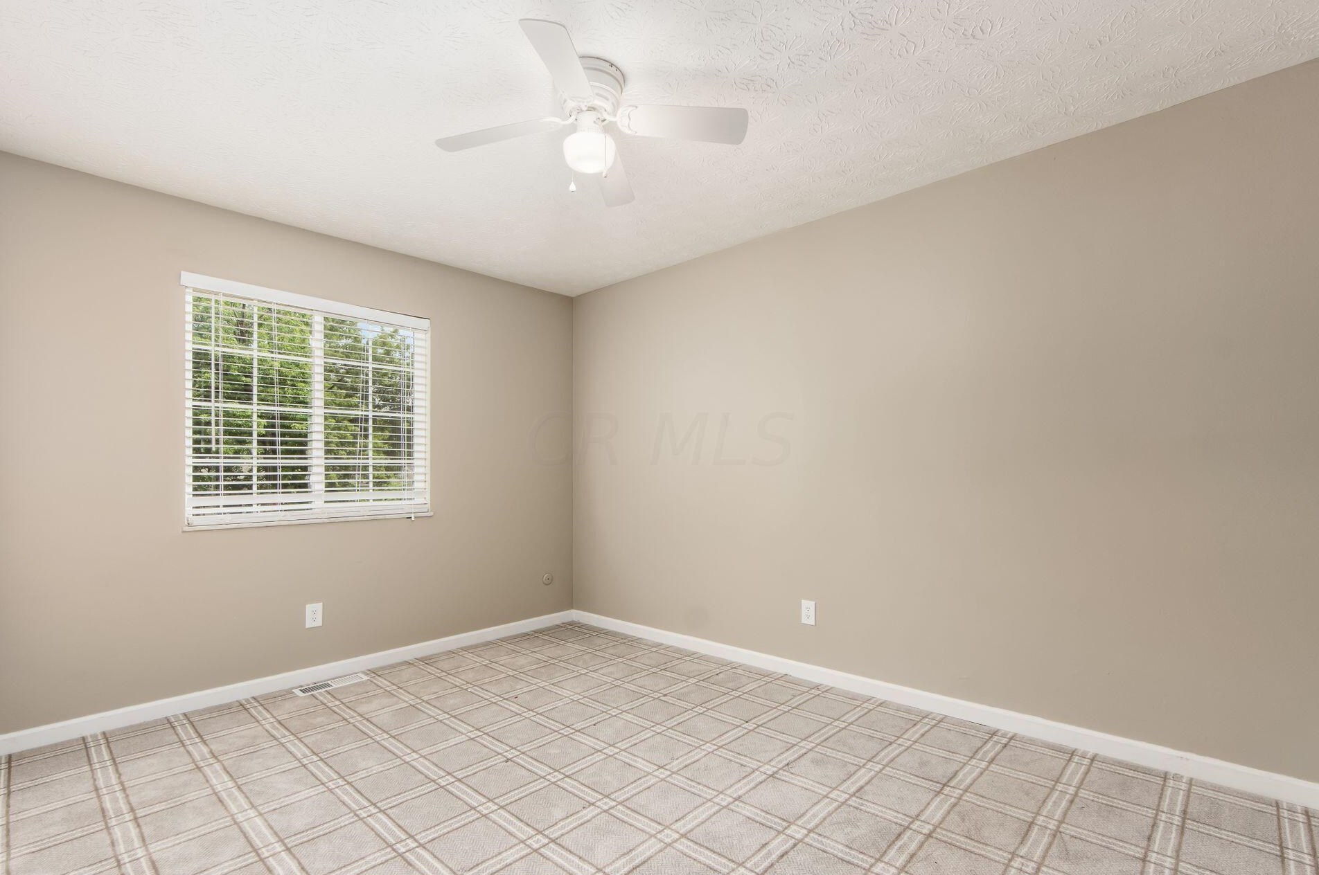 3243 Valleywood Dr, Columbus OH 43223-3539 exterior