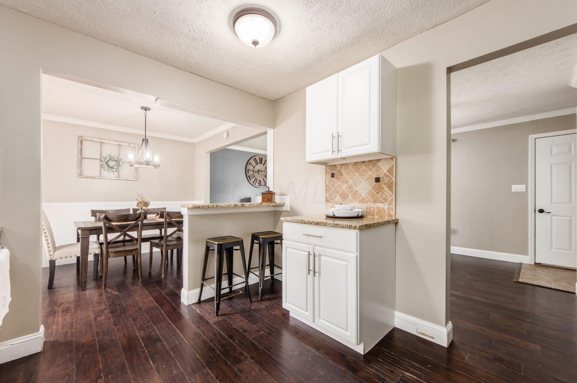 3243 Valleywood Dr, Columbus OH 43223-3539 exterior