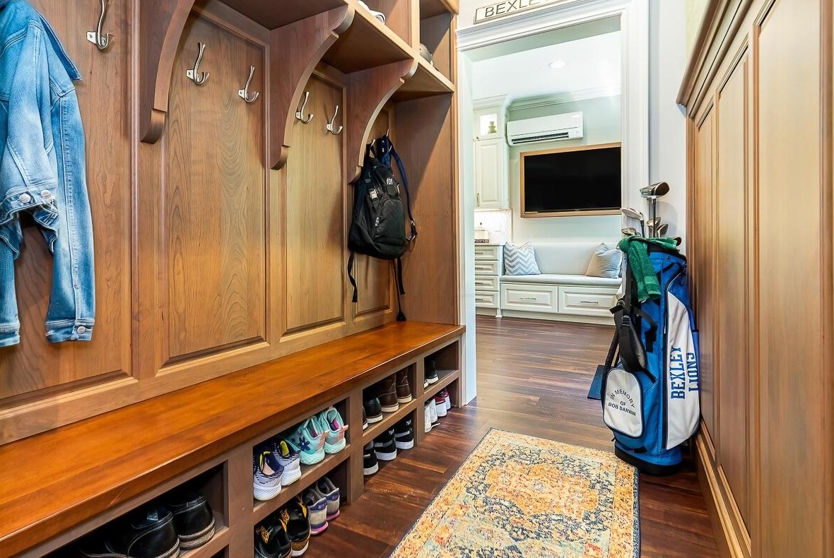 102 Parkview Ave, Columbus OH 43209-1011 exterior