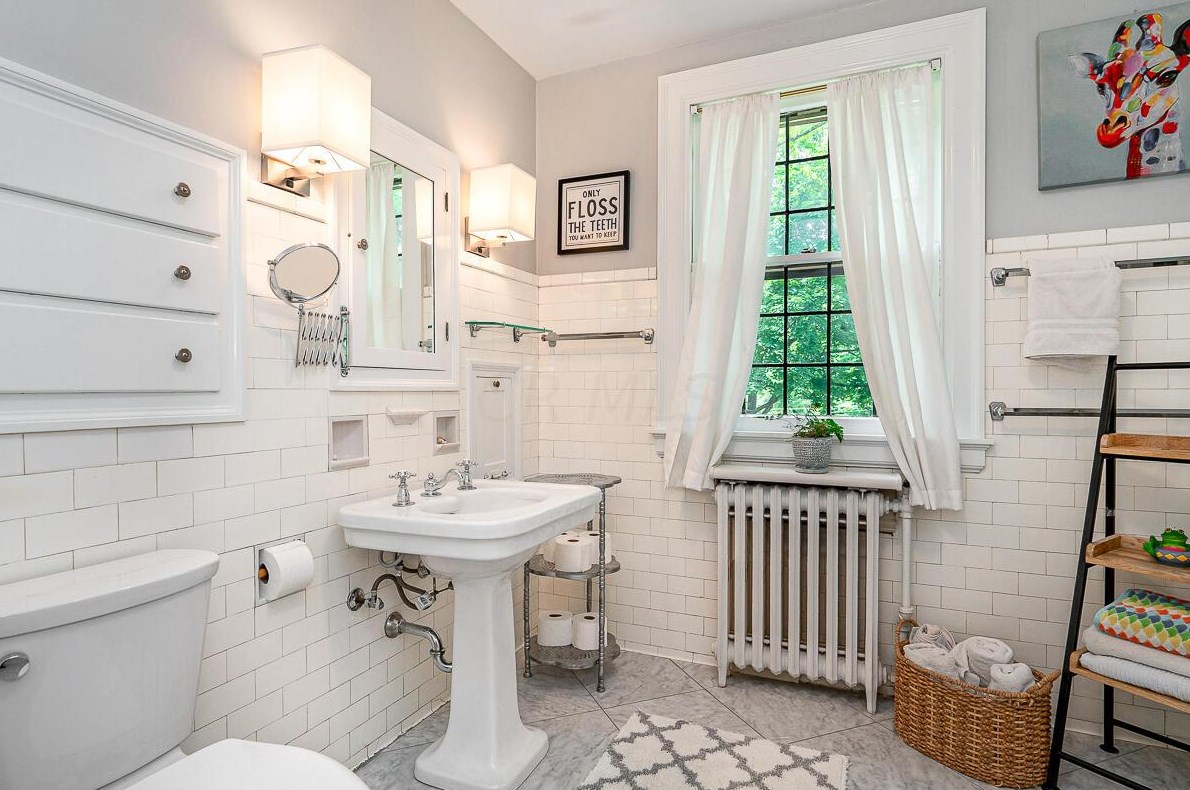 102 Parkview Ave, Columbus OH 43209-1011 exterior