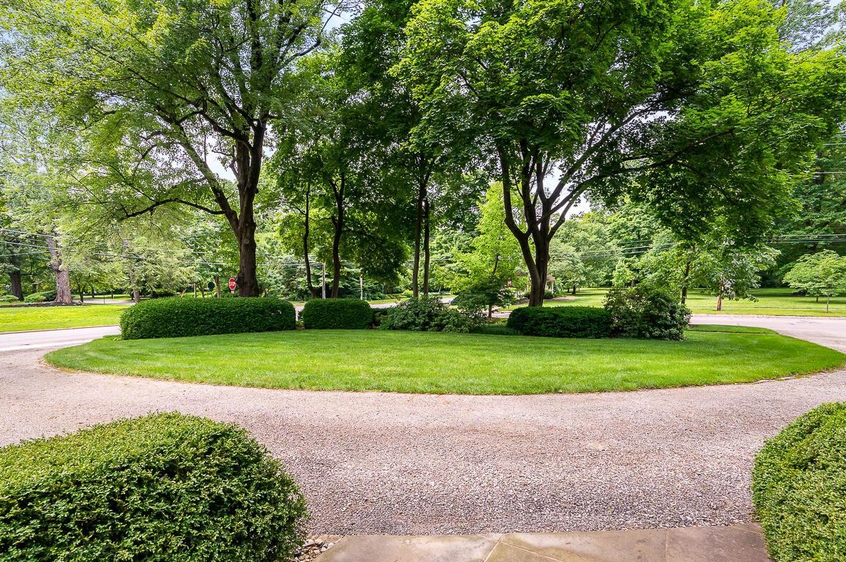 102 Parkview Ave, Columbus OH 43209-1011 exterior