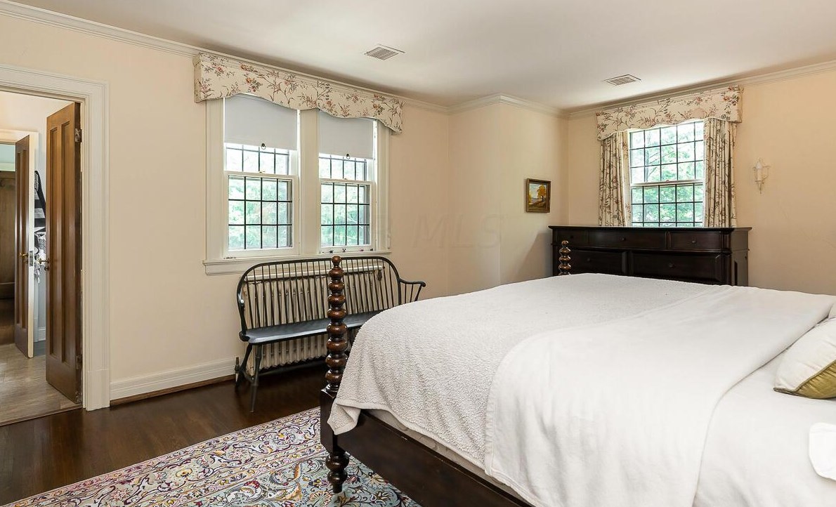 102 Parkview Ave, Columbus OH 43209-1011 exterior