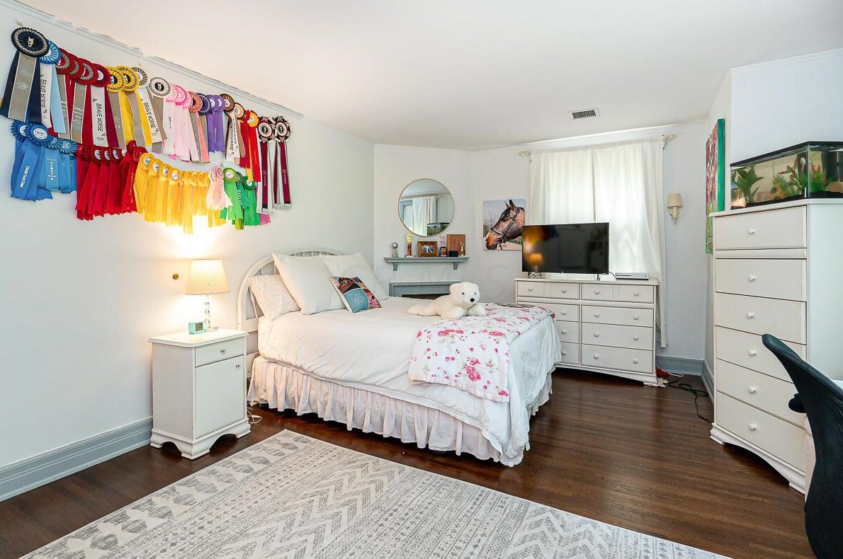 102 Parkview Ave, Columbus OH 43209-1011 exterior