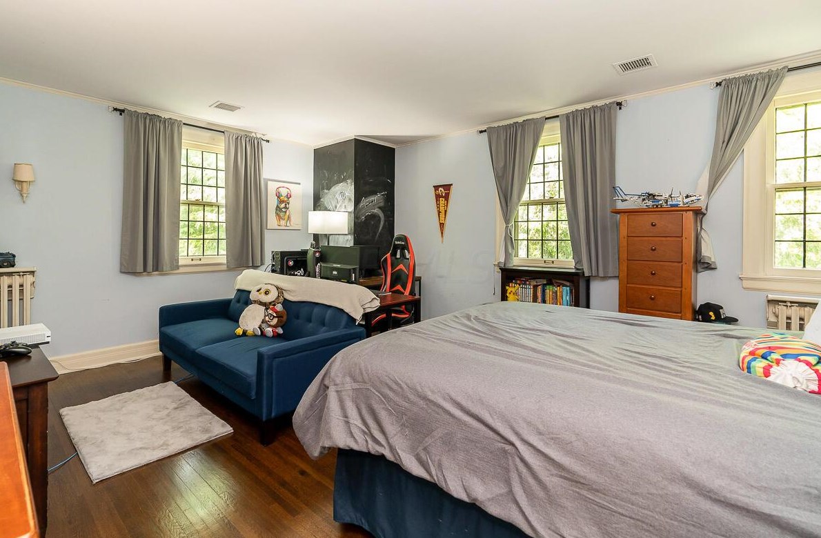 102 Parkview Ave, Columbus OH 43209-1011 exterior