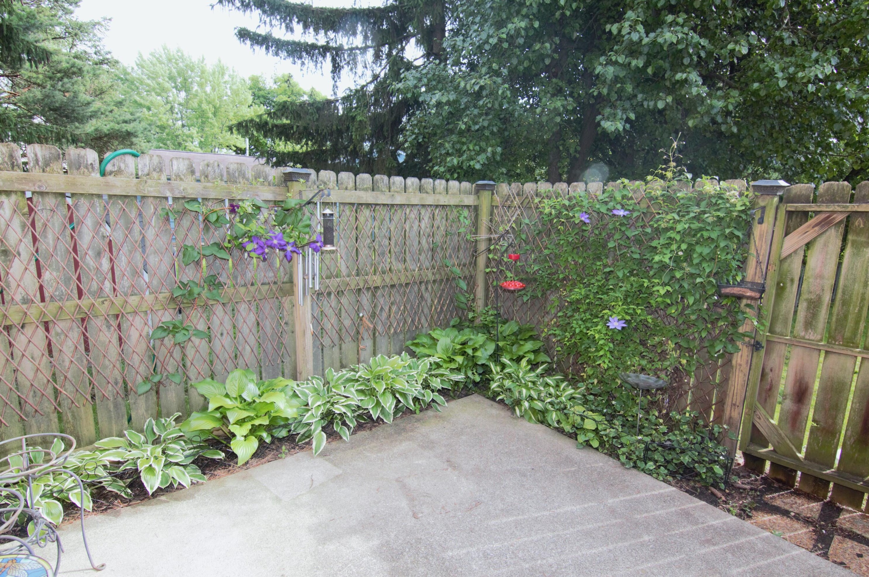 2287 Laurelwood Dr, Columbus OH 43229-9602 exterior