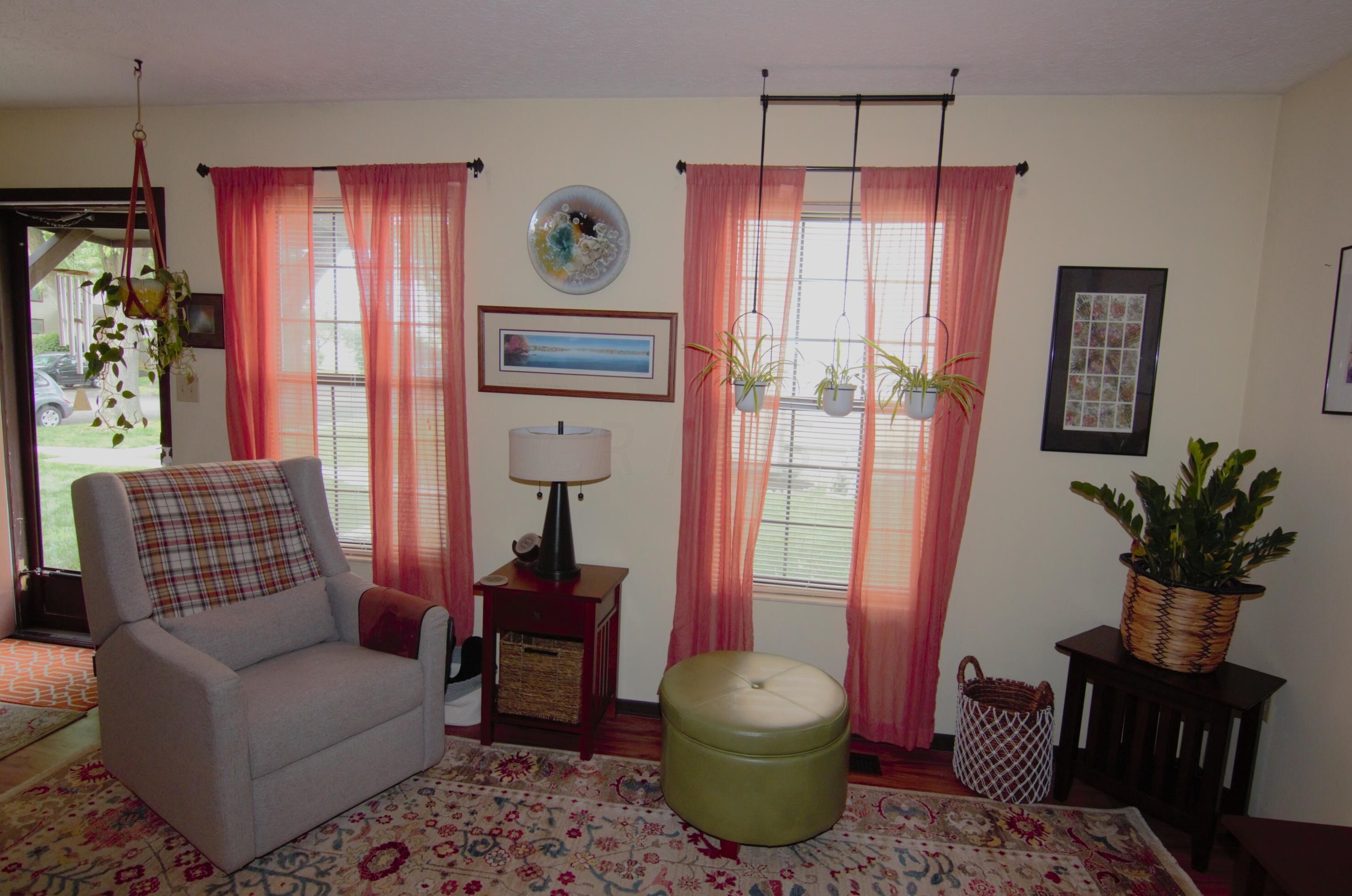 2287 Laurelwood Dr, Columbus OH 43229-9602 exterior