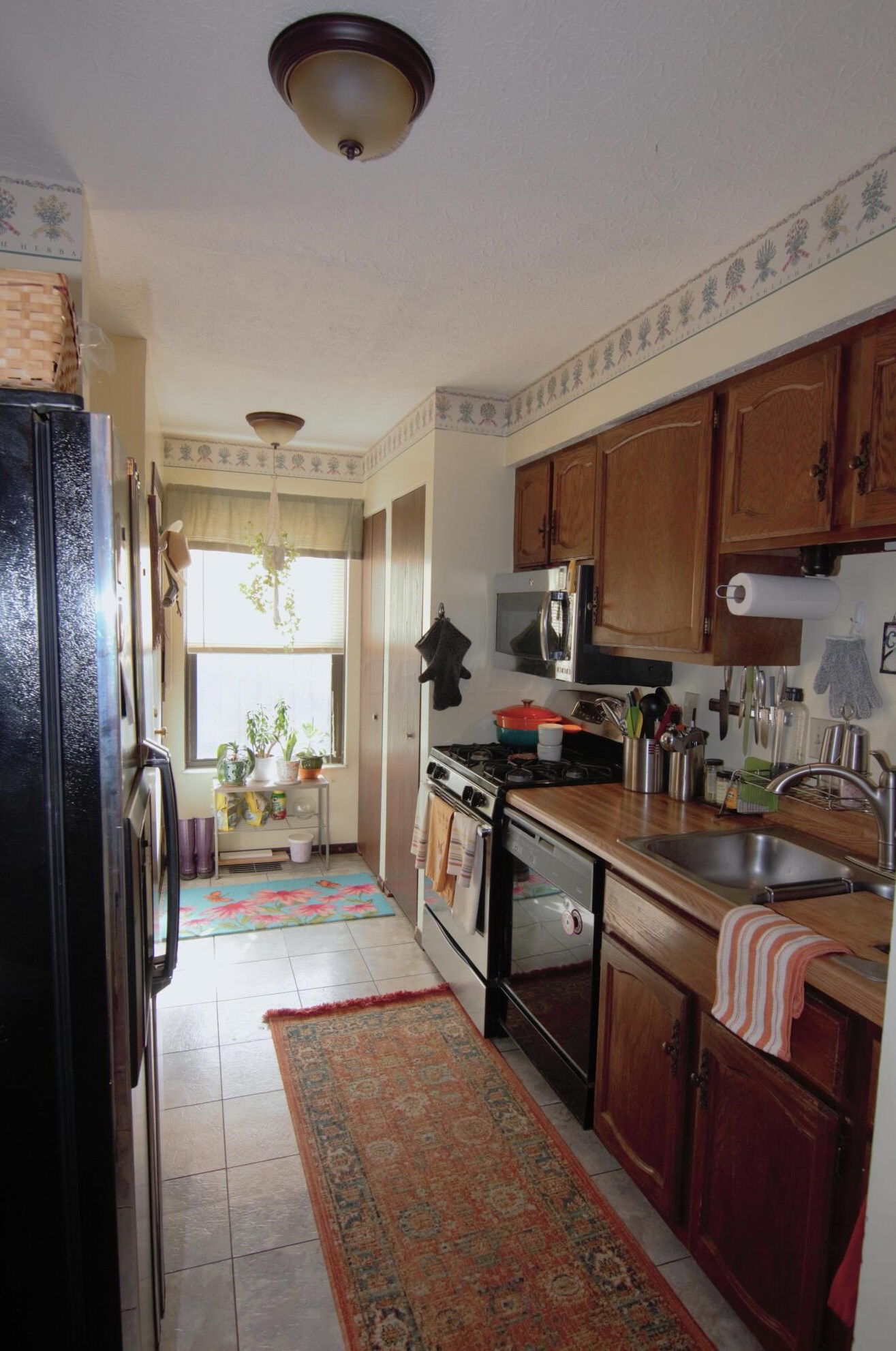 2287 Laurelwood Dr, Columbus OH 43229-9602 exterior