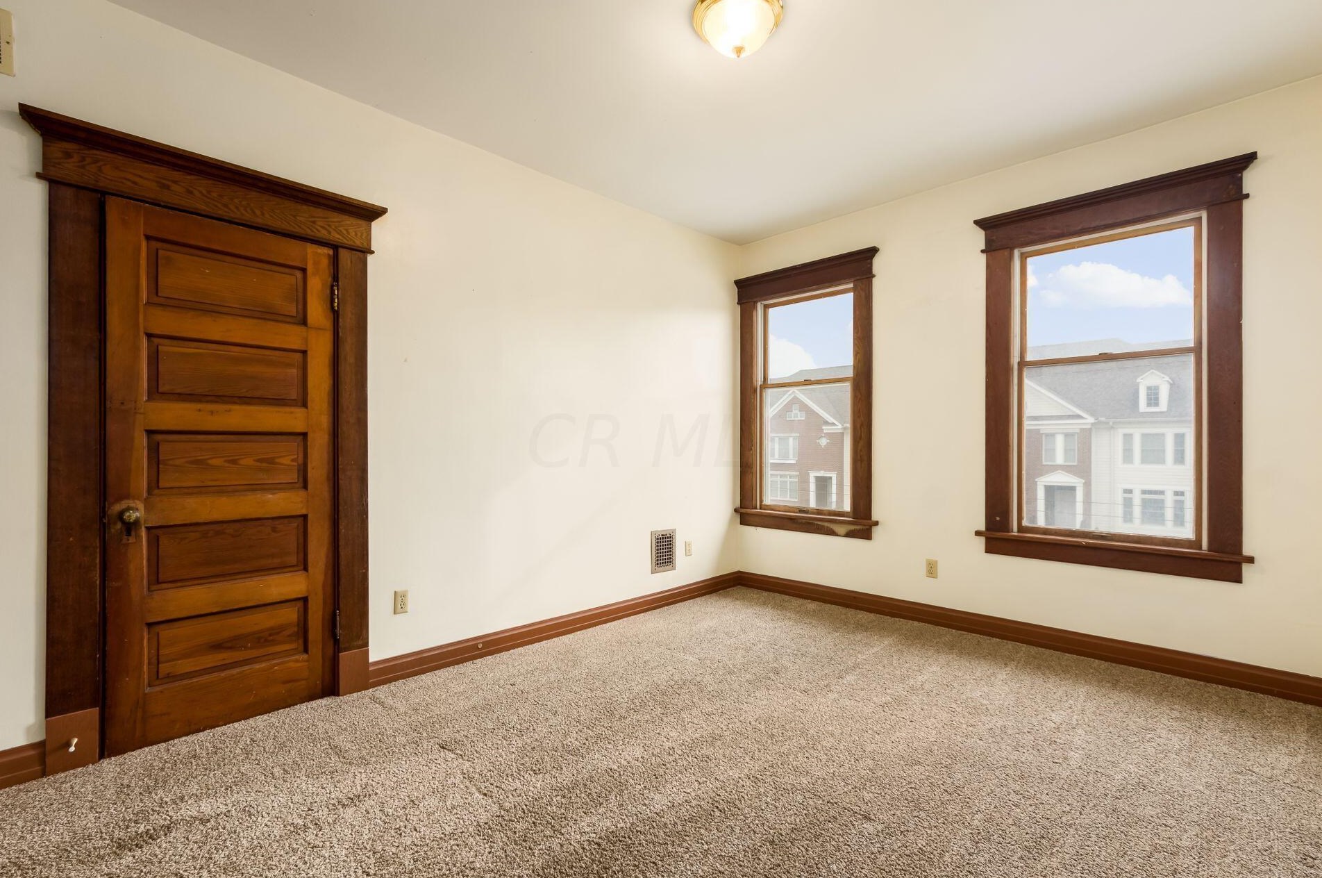 243 Hamilton Ave, Columbus OH 43203-2208 exterior