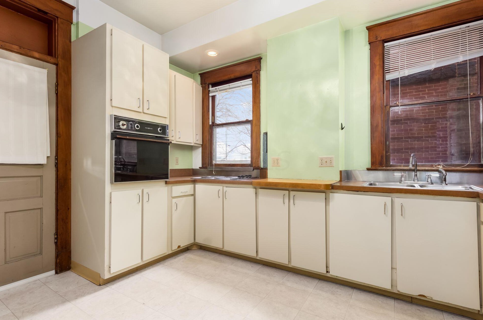 243 Hamilton Ave, Columbus OH 43203-2208 exterior