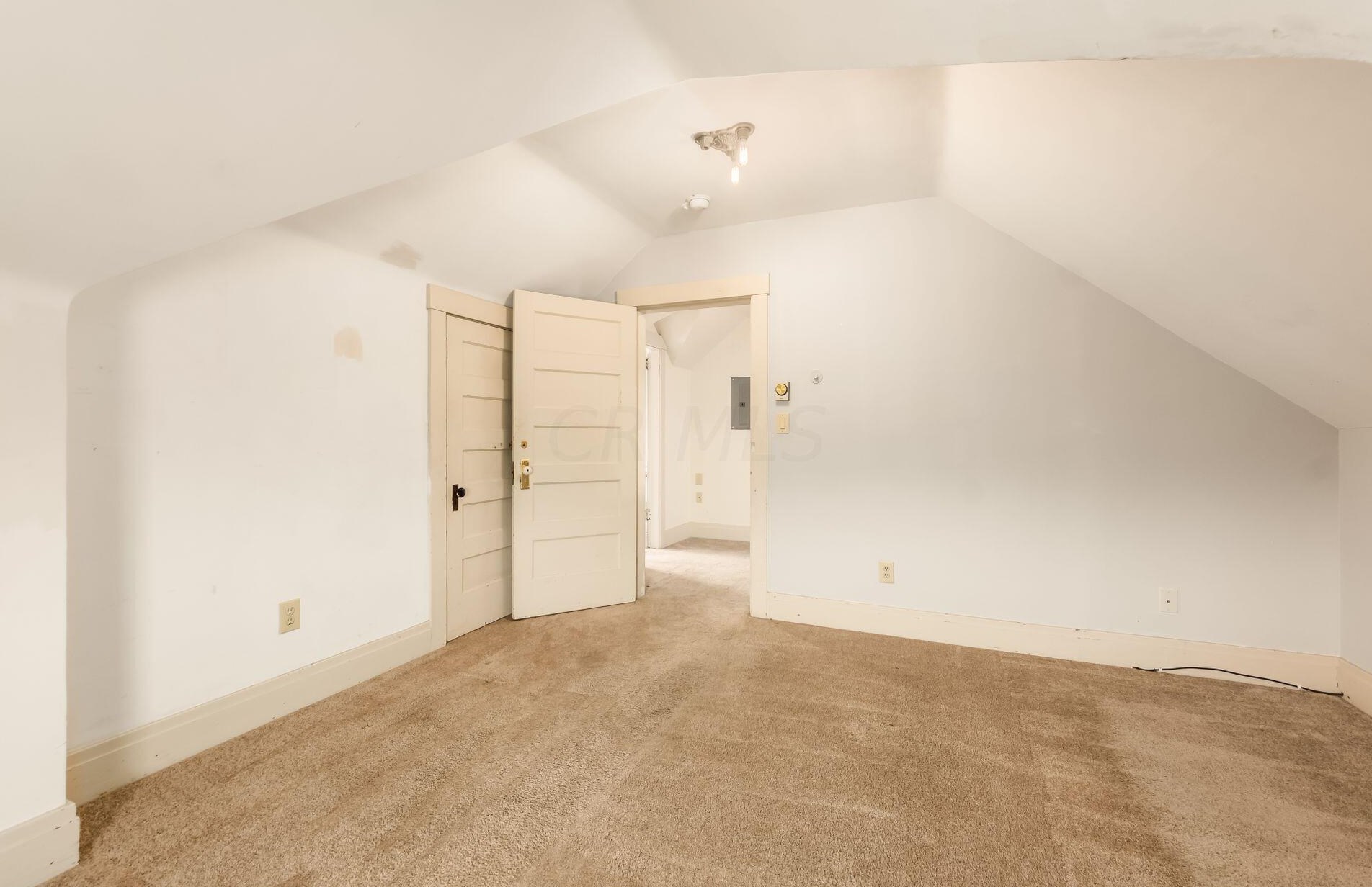 243 Hamilton Ave, Columbus OH 43203-2208 exterior