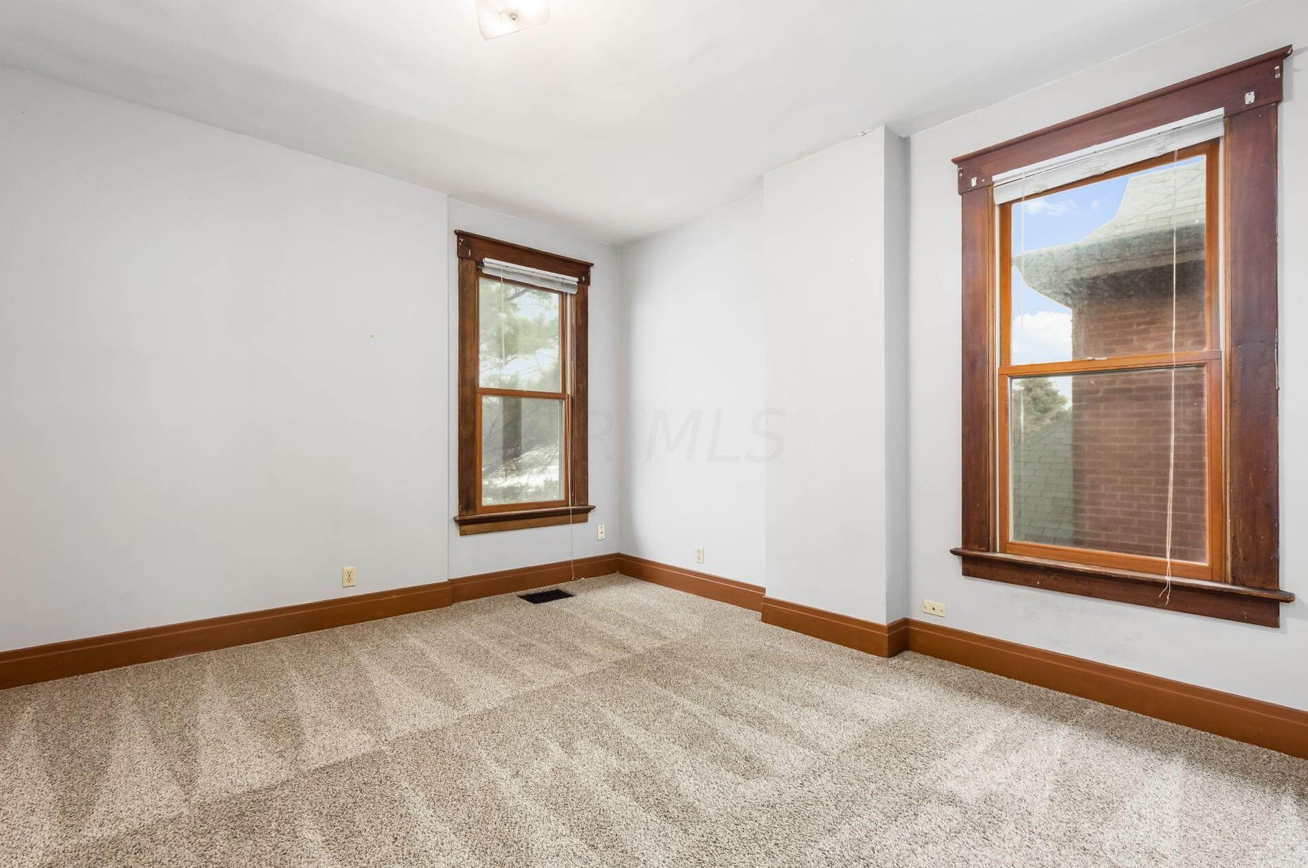 243 Hamilton Ave, Columbus OH 43203-2208 exterior