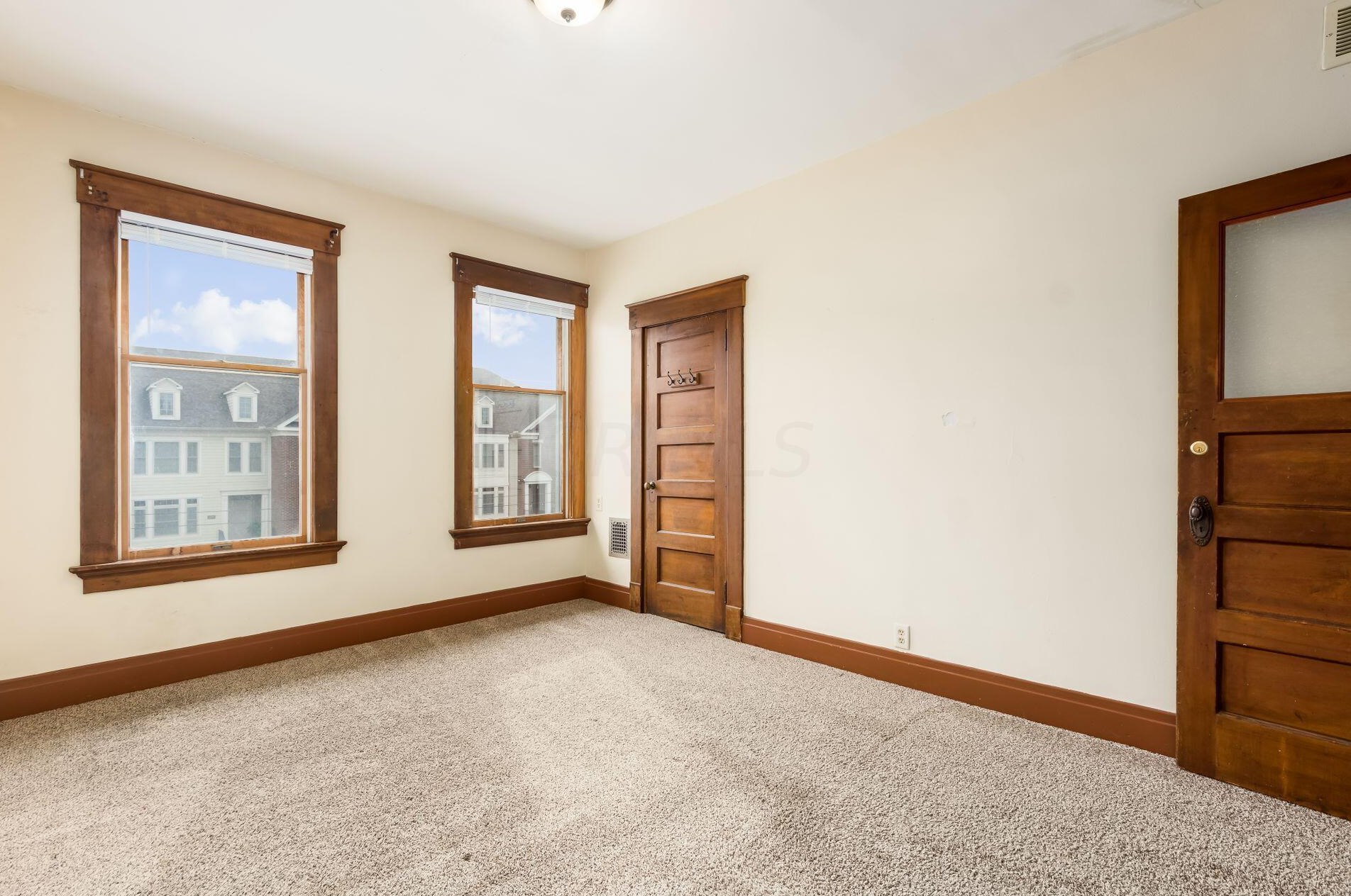 243 Hamilton Ave, Columbus OH 43203-2208 exterior