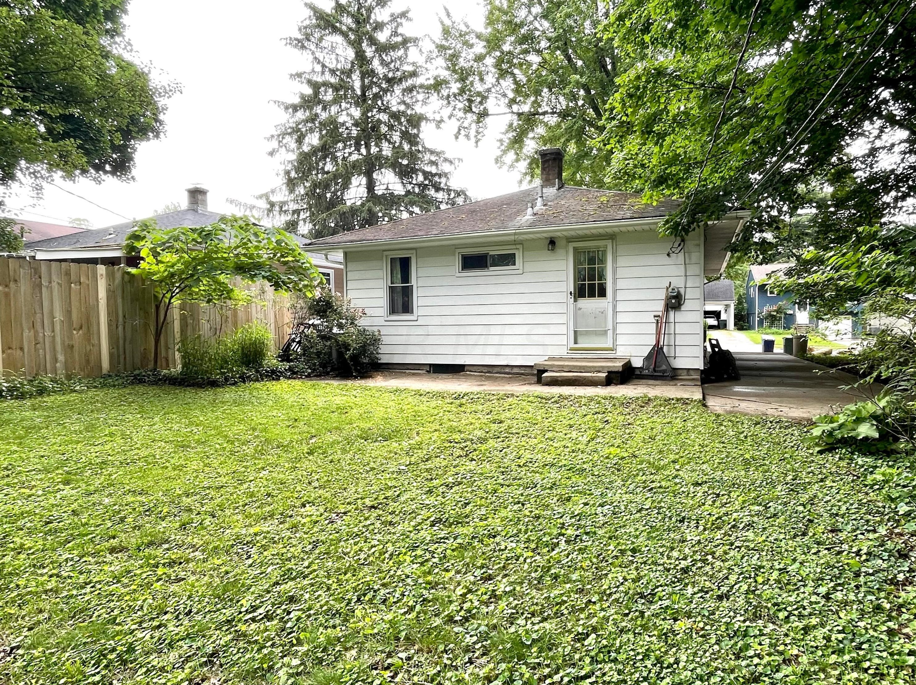 114 Chase Rd, Columbus OH 43214-1168 exterior