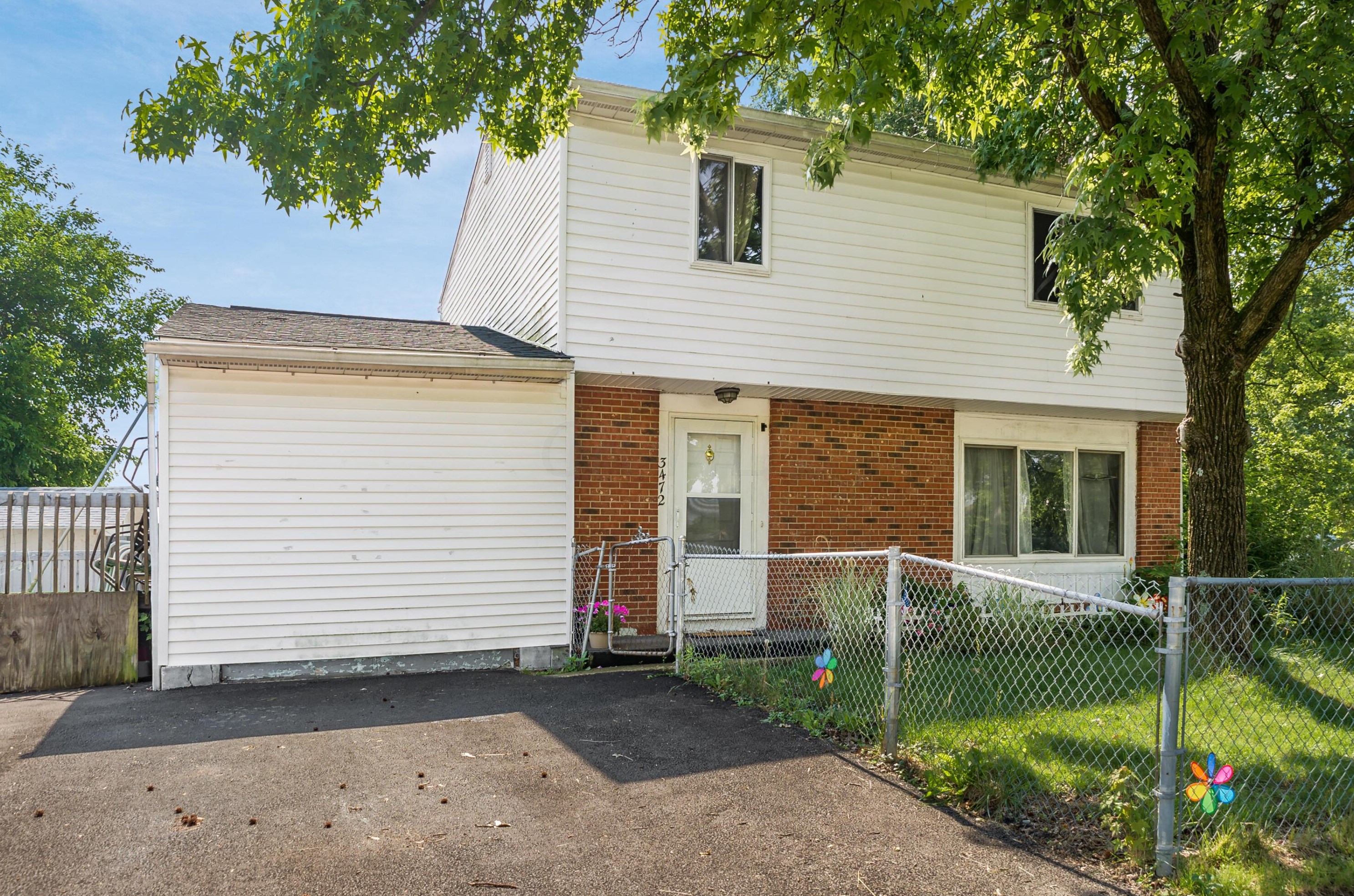 3472 Green Meadows St, Columbus OH  43207-3541 exterior