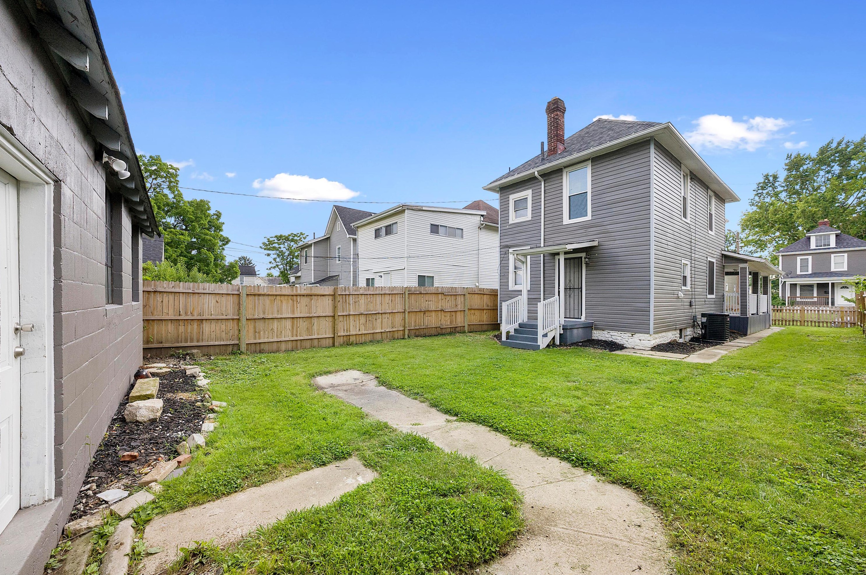 128 Wheatland Ave, Columbus OH  43204-3272 exterior