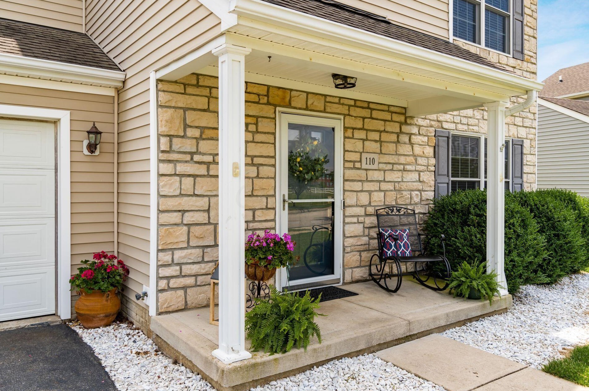 110 Richard Ave, Ashville OH  43103-9002 exterior