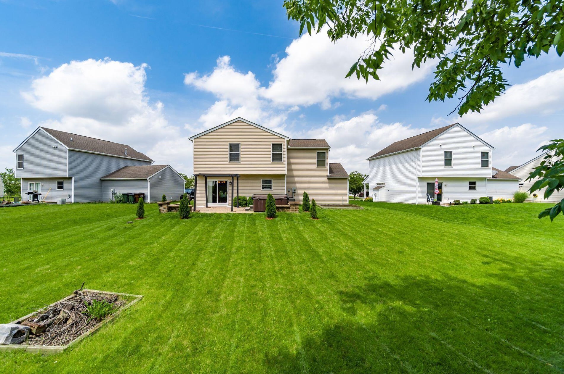 110 Richard Ave, Ashville OH  43103-9002 exterior