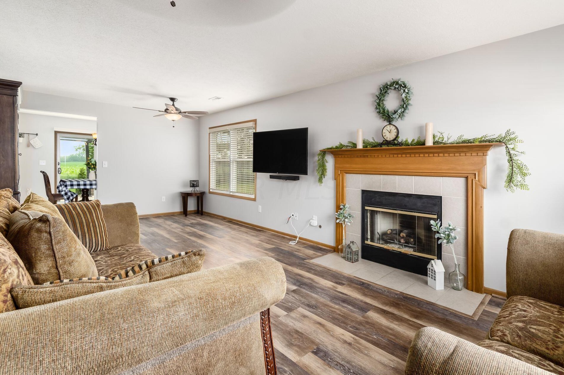 110 Richard Ave, Ashville OH  43103-9002 exterior