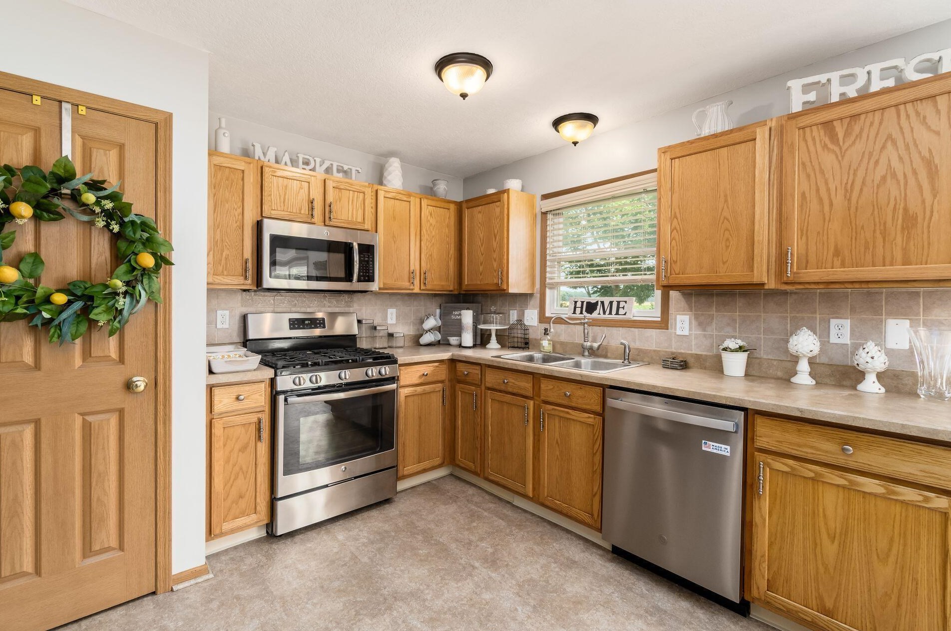 110 Richard Ave, Ashville OH  43103-9002 exterior