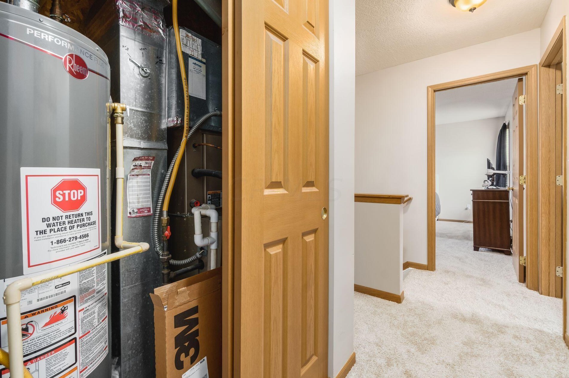 110 Richard Ave, Ashville OH  43103-9002 exterior