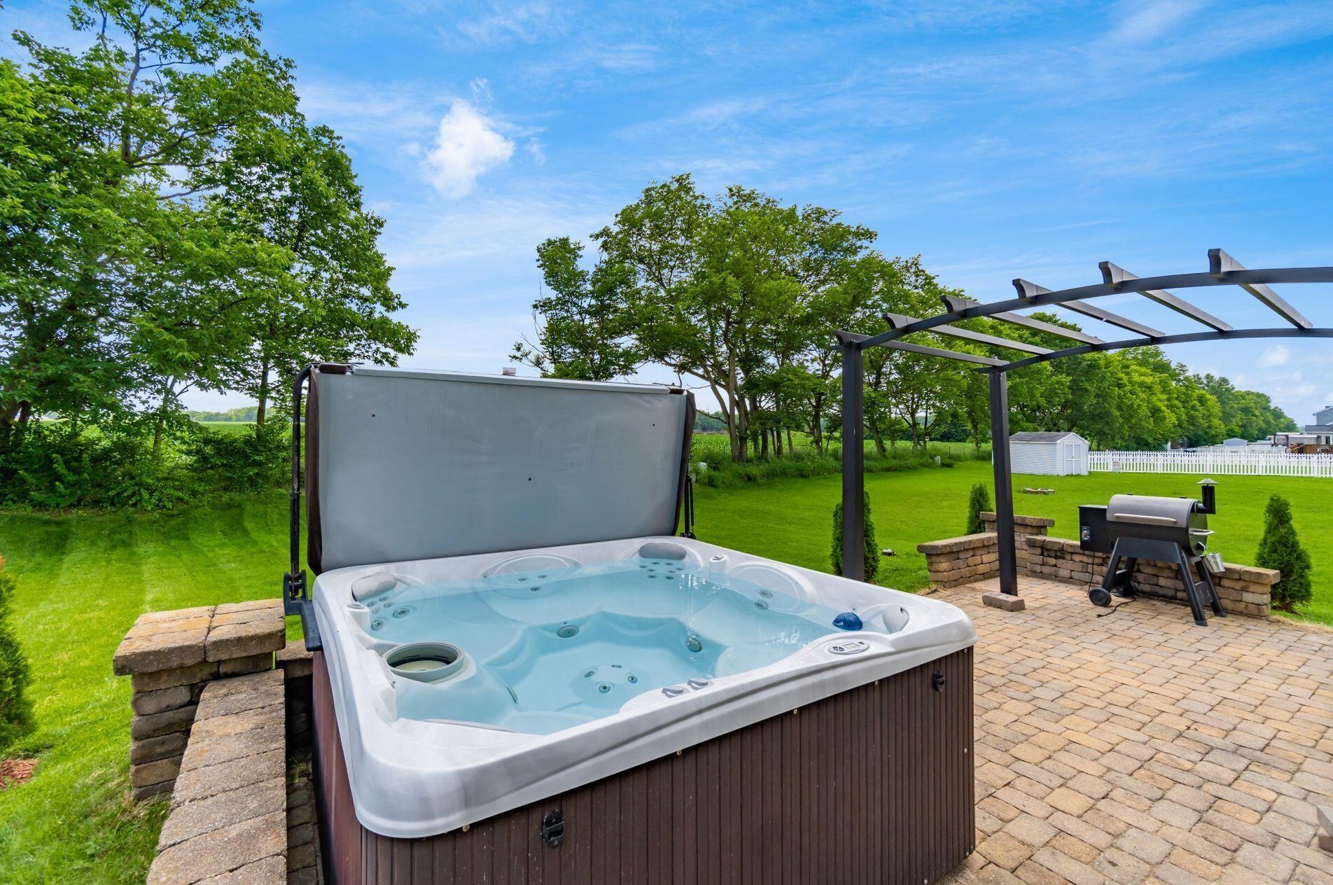 110 Richard Ave, Ashville OH  43103-9002 exterior