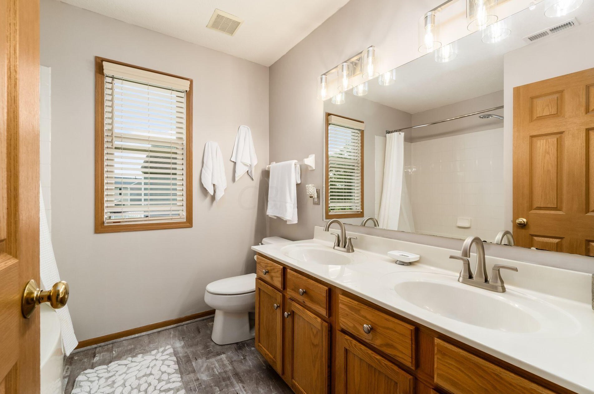 110 Richard Ave, Ashville OH  43103-9002 exterior