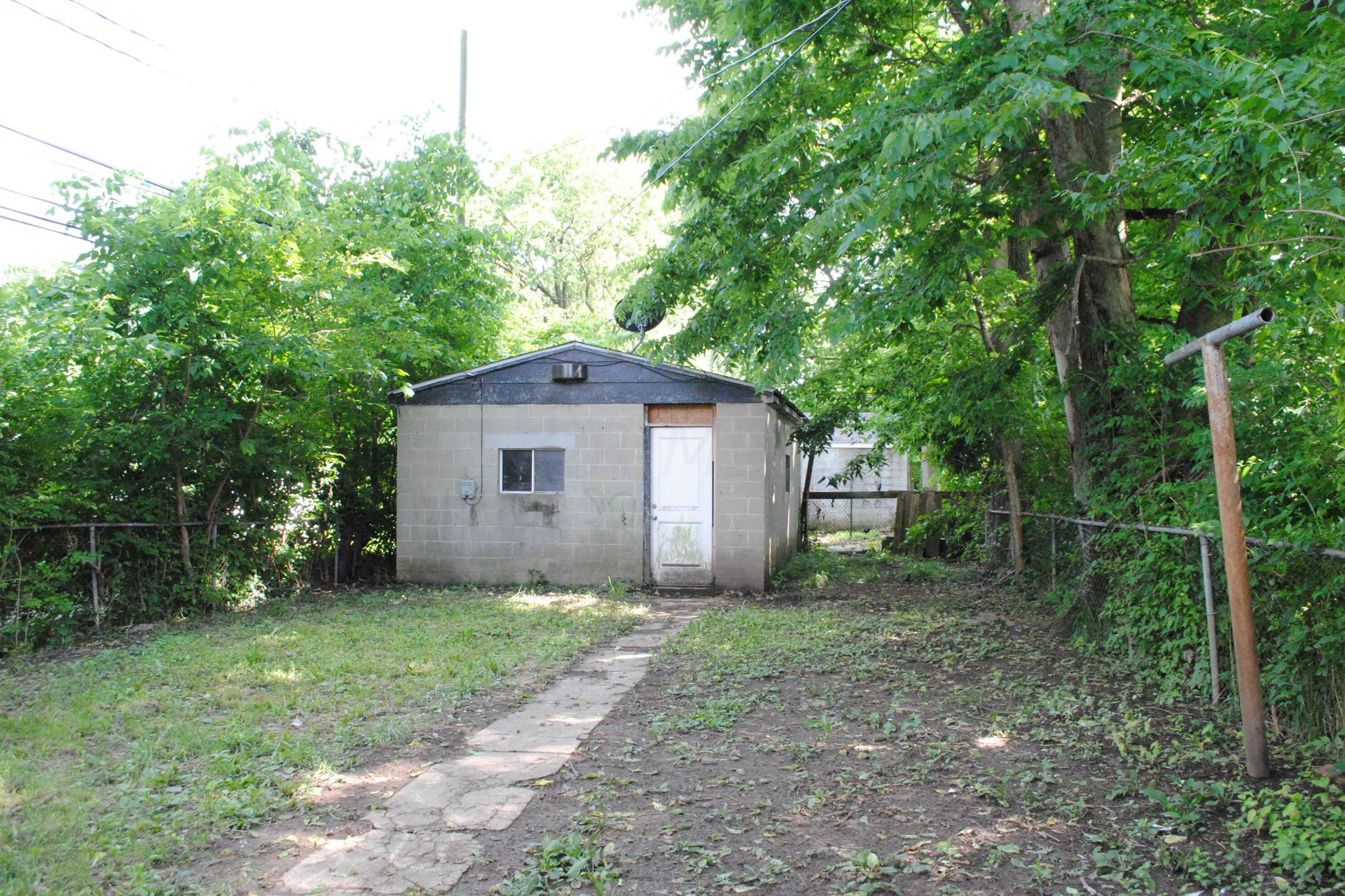 1579 Kent St, Columbus OH  43205-2941 exterior