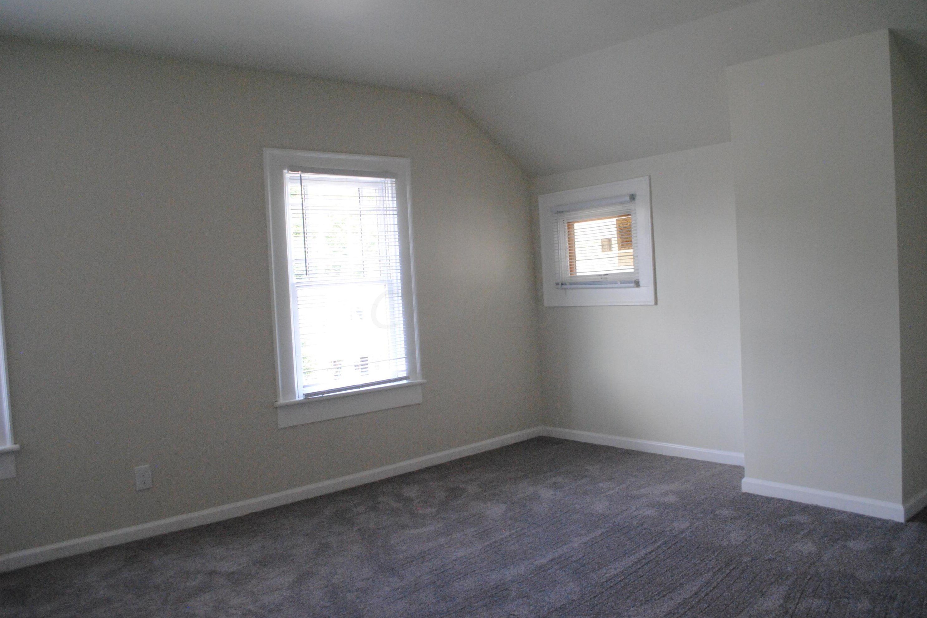 1579 Kent St, Columbus OH  43205-2941 exterior