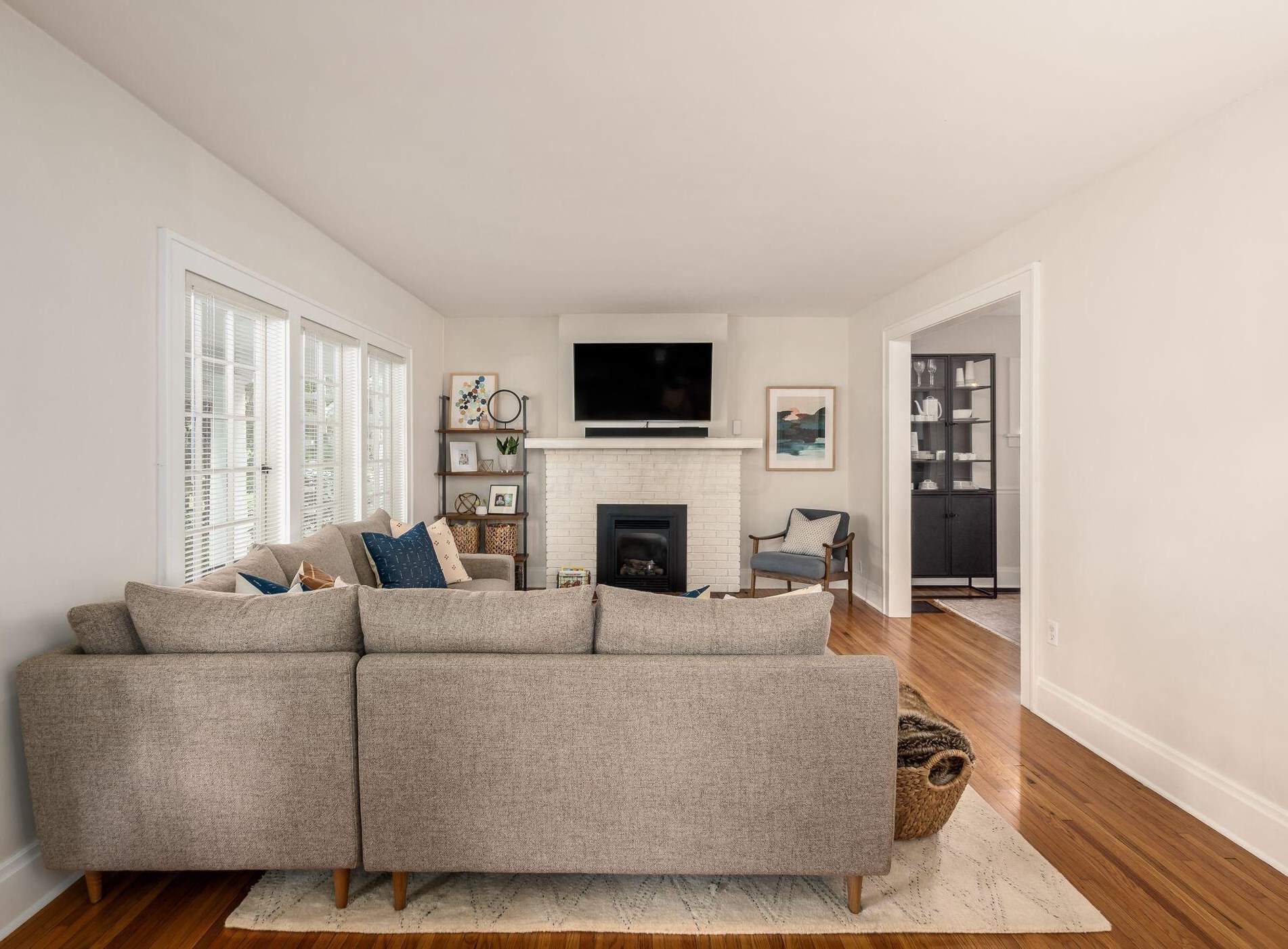 365 Crestview Rd, Columbus OH 43202-2202 exterior