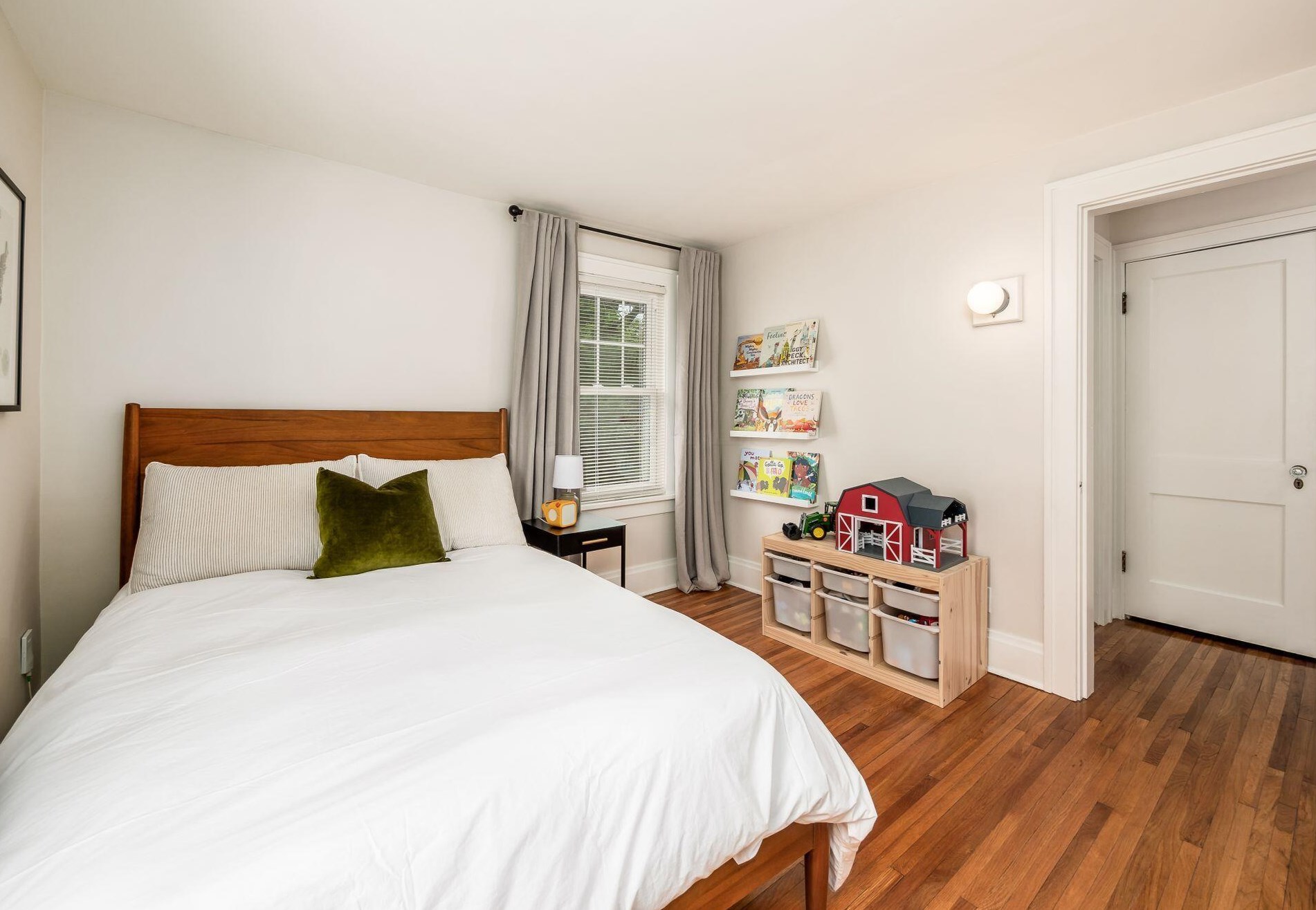 365 Crestview Rd, Columbus OH 43202-2202 exterior