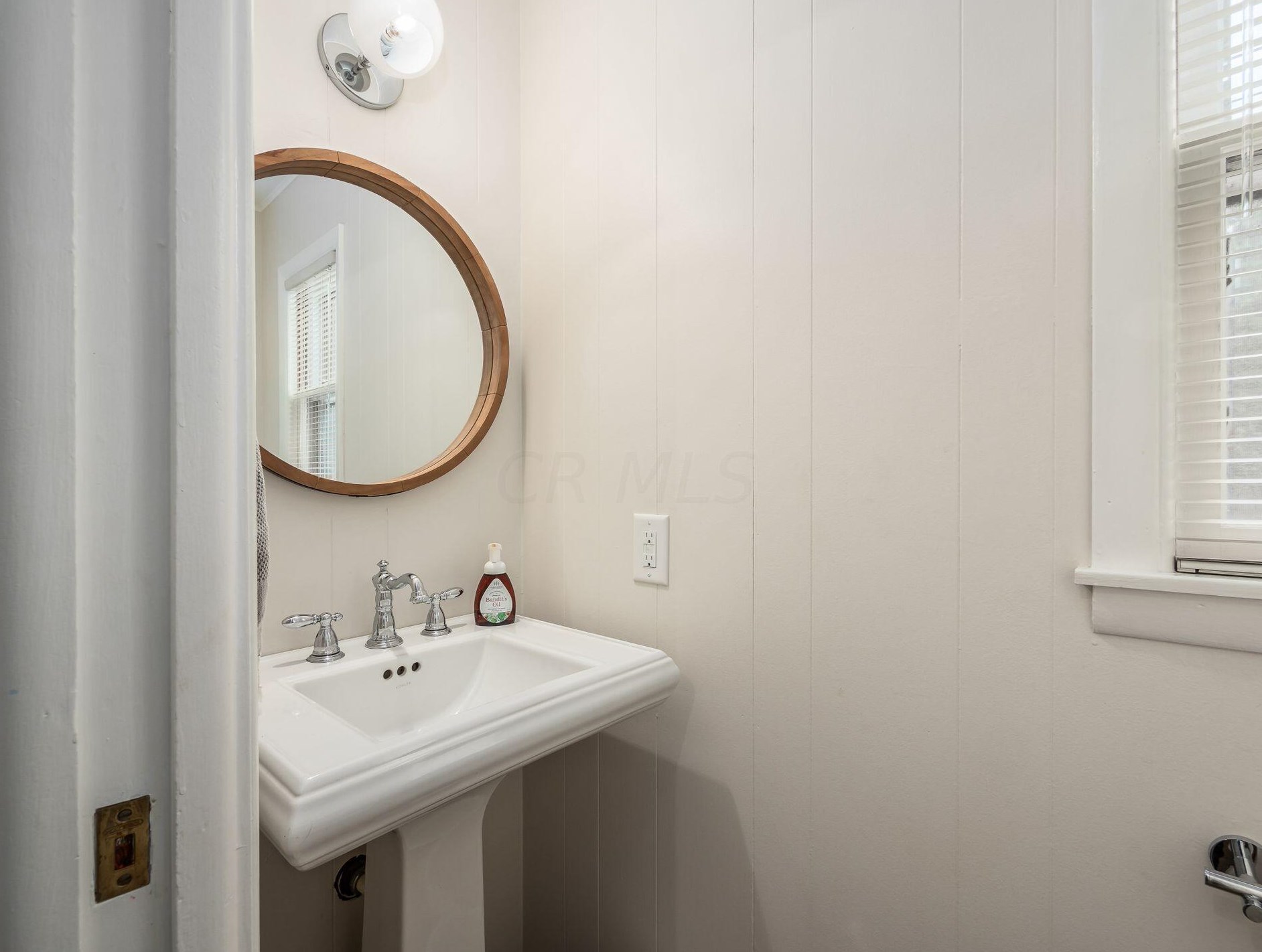 365 Crestview Rd, Columbus OH 43202-2202 exterior